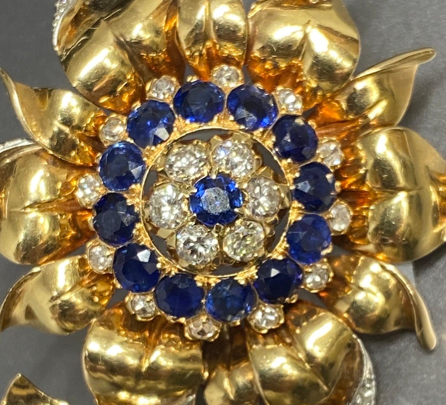 Women's or Men's RETRO 1940's 14k Yellow Gold Natural Blue Sapphire & Diamond Sun Flower Brooch For Sale
