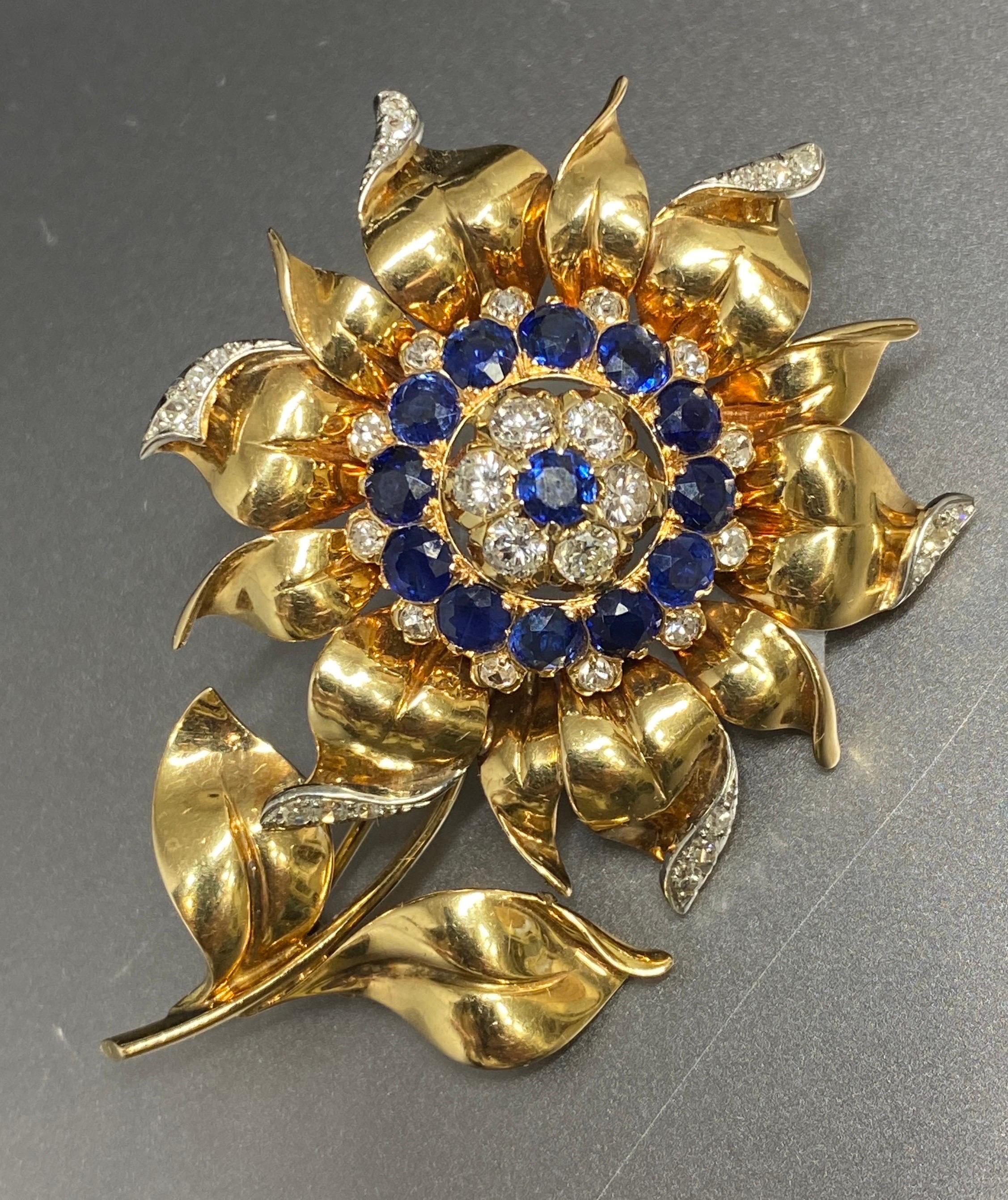 RETRO 1940's 14k Yellow Gold Natural Blue Sapphire & Diamond Sun Flower Brooch For Sale 1