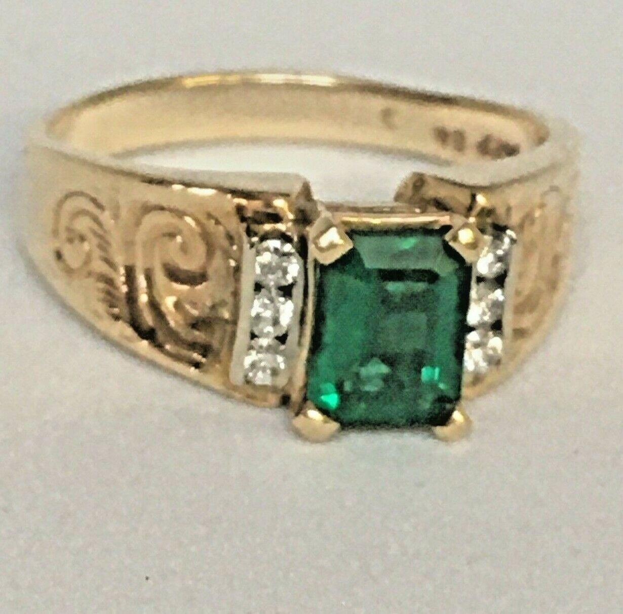 Emerald Cut Retro 1940s 1.75 Carat Natural Columbian Emerald 14k Gold Diamond Ring For Sale