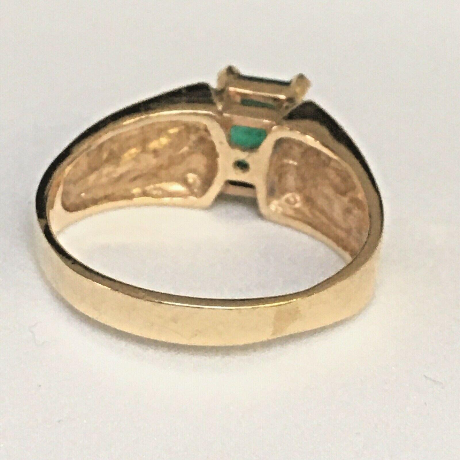 Retro 1940s 1.75 Carat Natural Columbian Emerald 14k Gold Diamond Ring For Sale 2