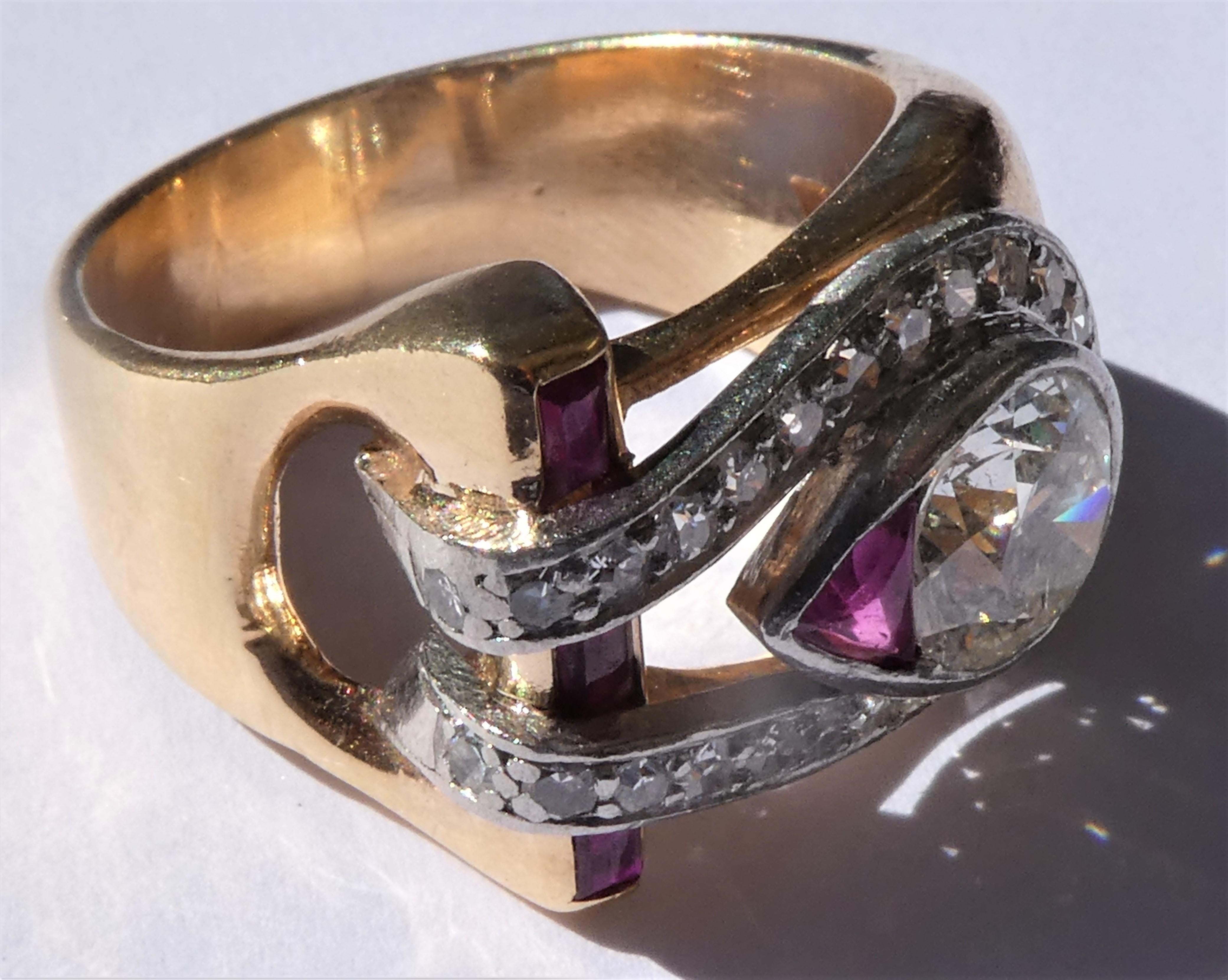 Retro 1940s Asymmetrical Ruby Diamond 18 Karat Rose Gold Platinum Cocktail Ring For Sale 2