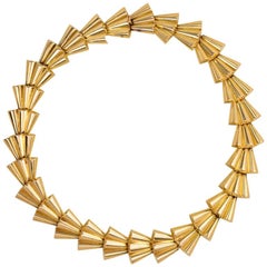 Retro 1940s French Gold Collar Necklace of Tapered Scalloped Links