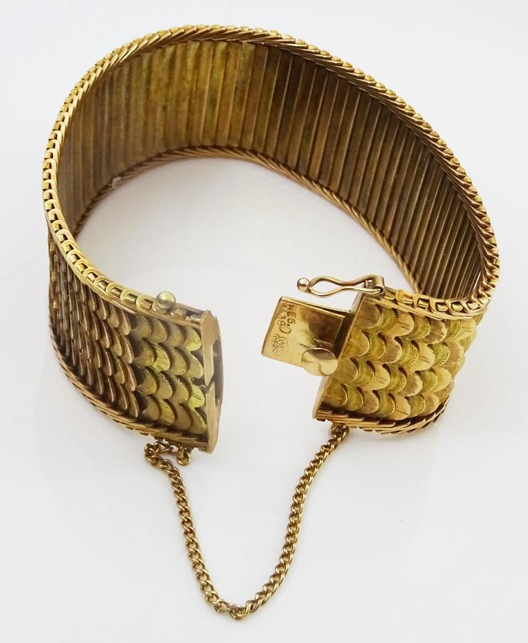 Retro 1940's Handmade 14 karat gold Bracelet In Excellent Condition For Sale In Jerusalem, IL