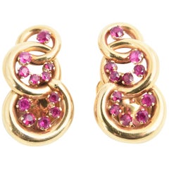 Retro 1940s Interlocking Ruby and Gold Circle Clip Earrings