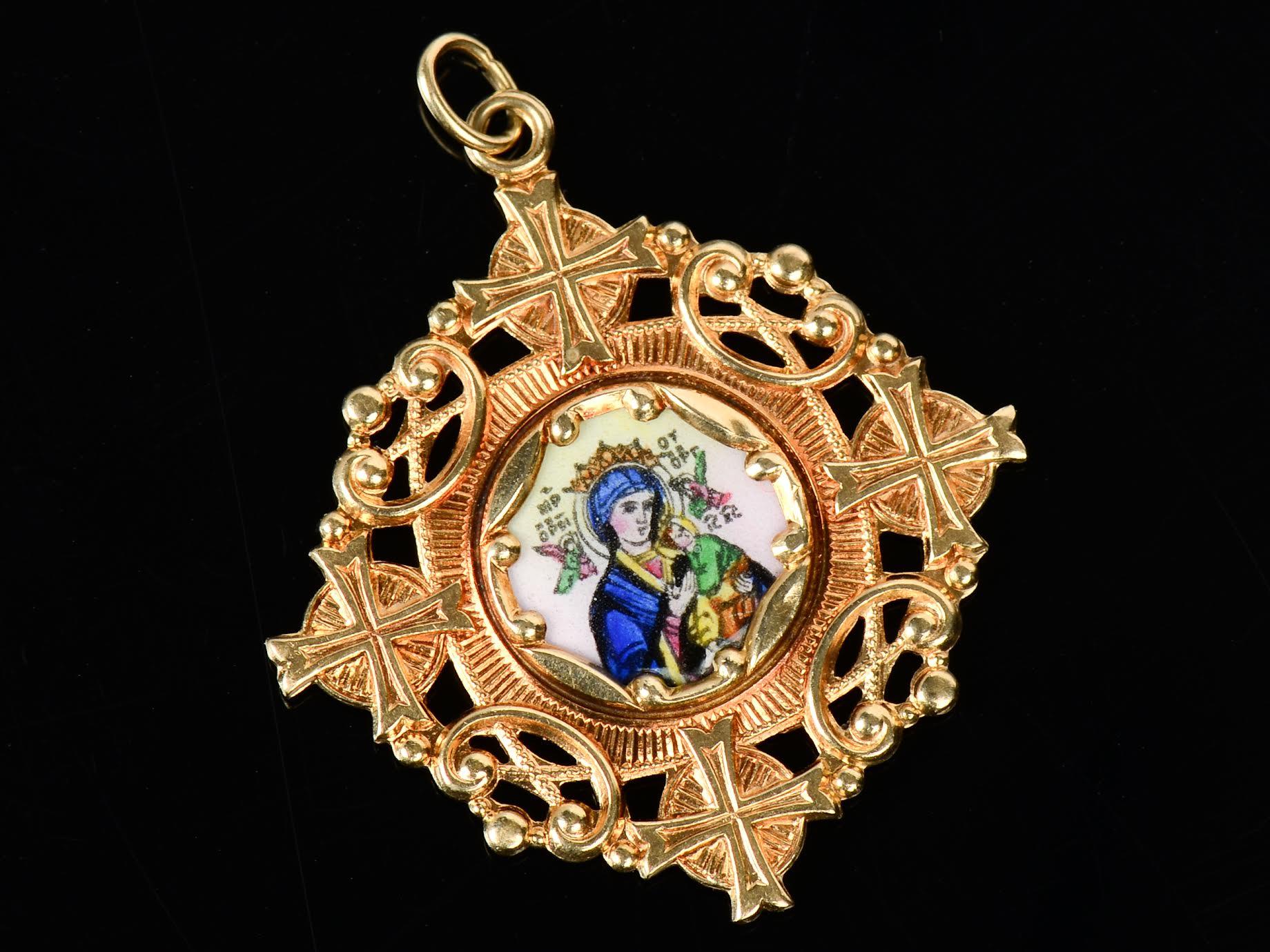Retro 1940's Pendant of Jesus and Mary In Excellent Condition For Sale In Stamford, CT