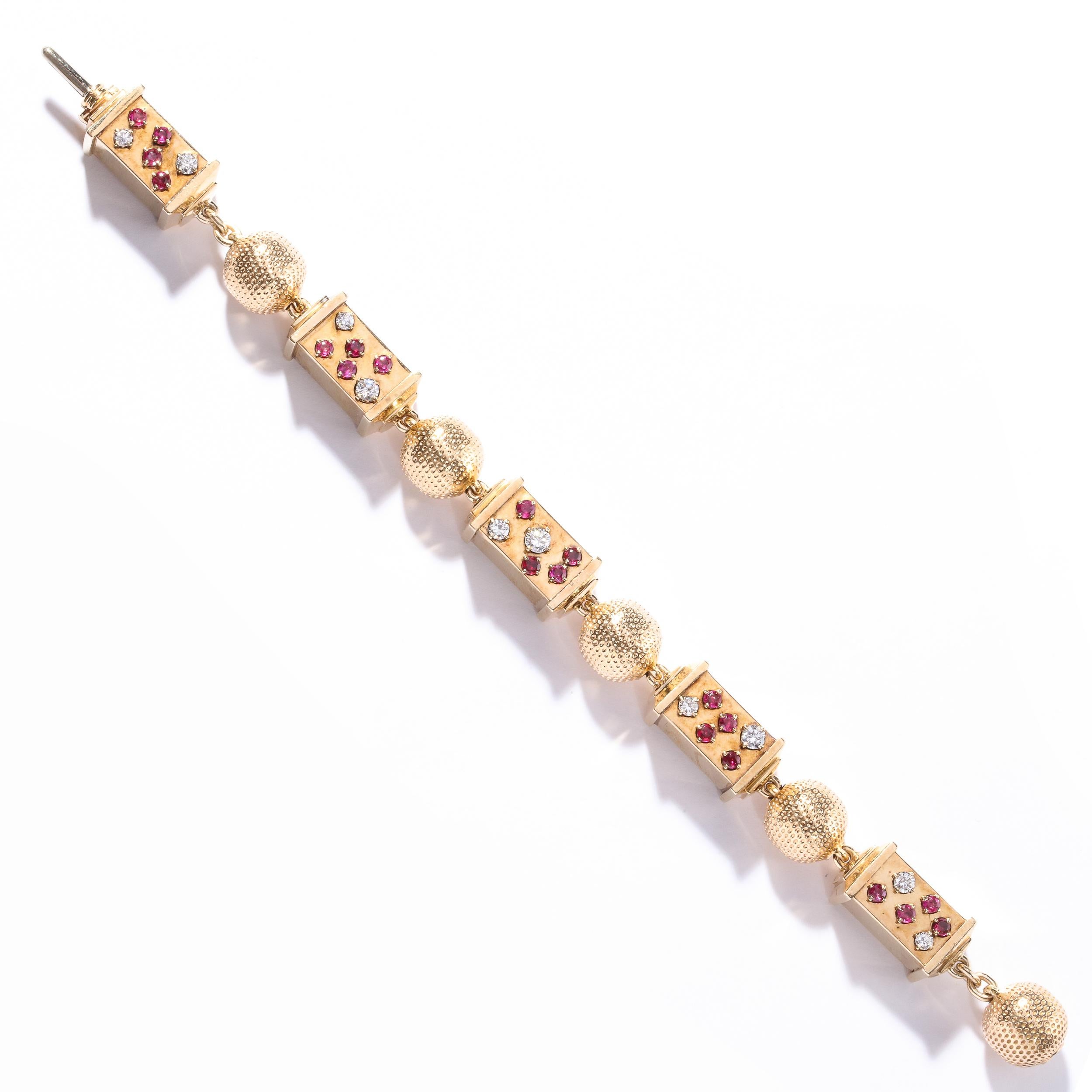 Retro 1940s Ruby, Diamond and Rose Gold Link Bracelet In Excellent Condition In New York, NY