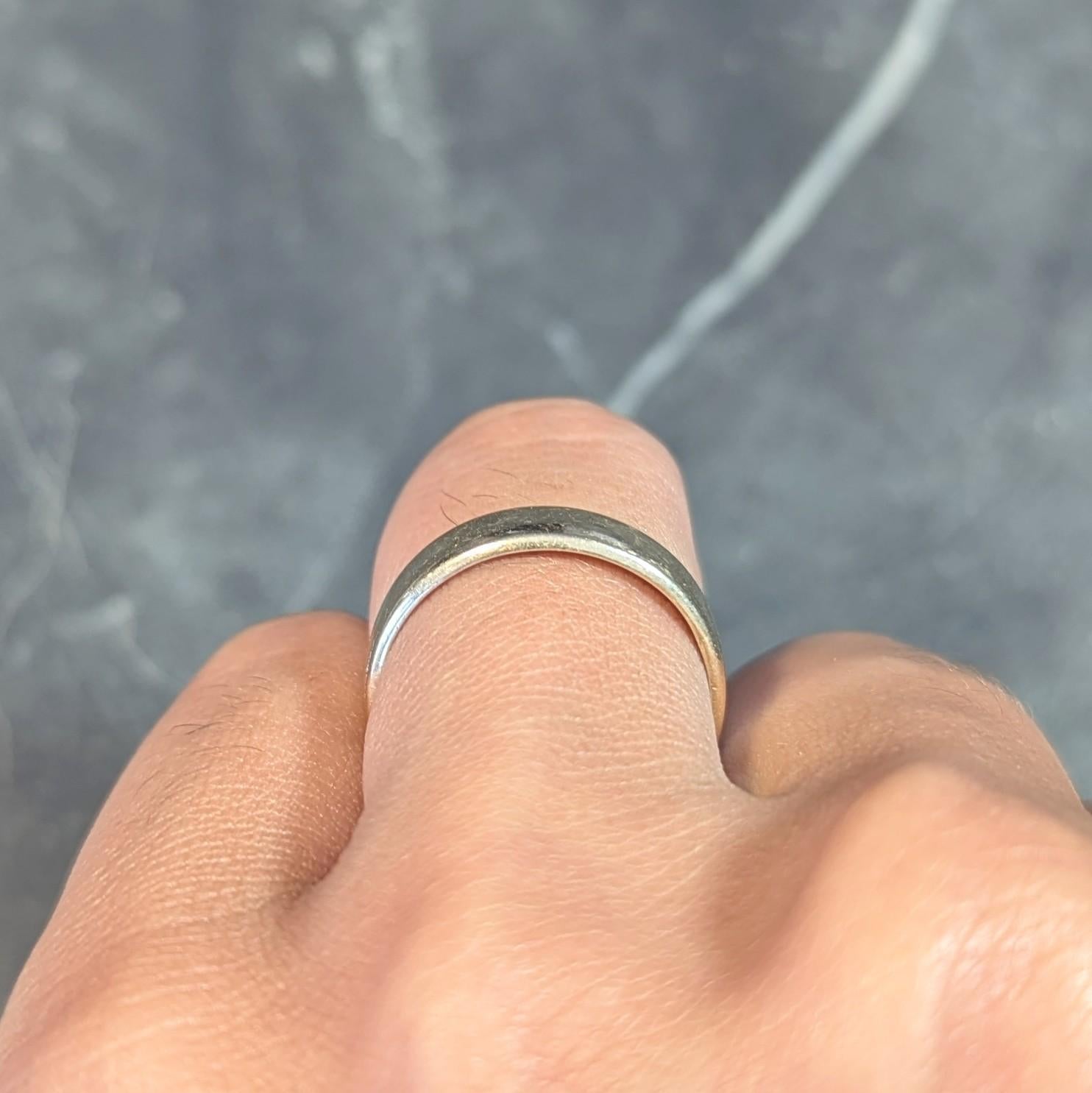 Retro 1943 14 Karat Yellow Gold Vintage Wedding Band Ring 8