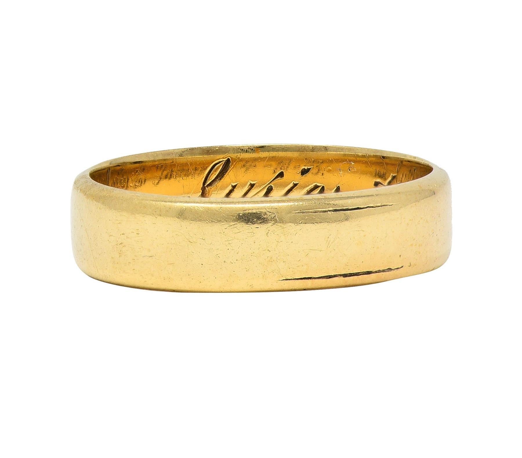 Women's or Men's Retro 1943 14 Karat Yellow Gold Vintage Wedding Band Ring