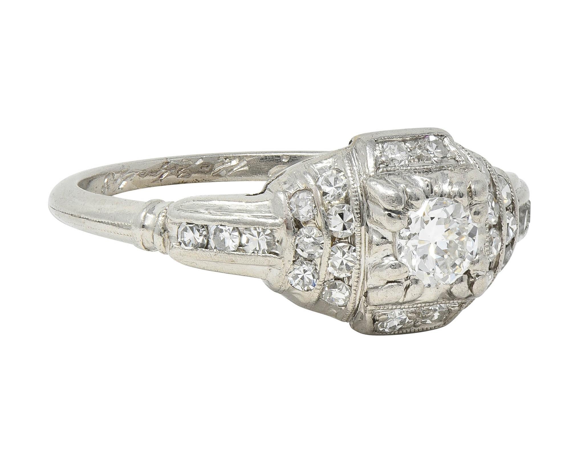 Taille vieille Europe Bague de fiançailles vintage à gradins en platine avec diamant taille européenne ancienne de 1943 en vente