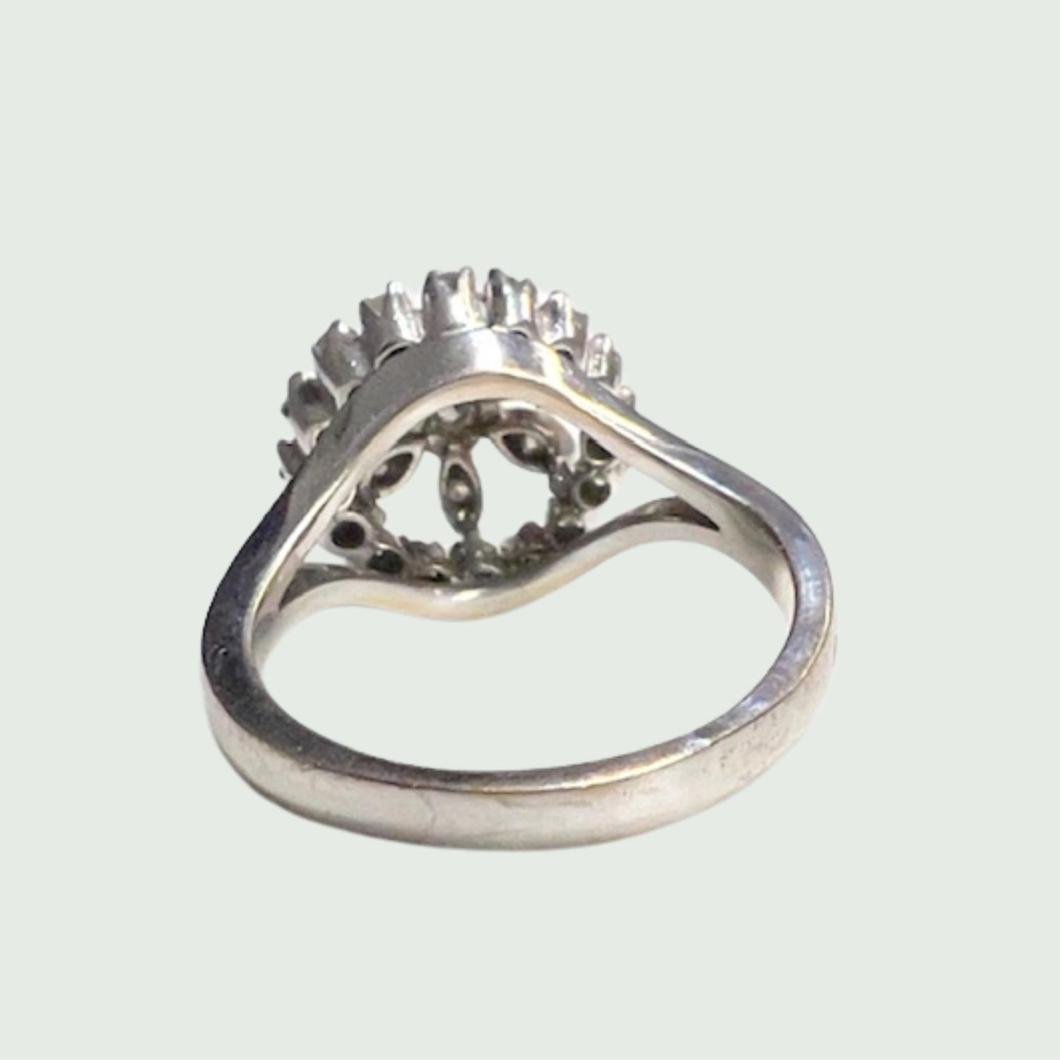 Women's Retro 1945-1950 Rosette Design 1.70 carats Diamond white Gold Ring For Sale