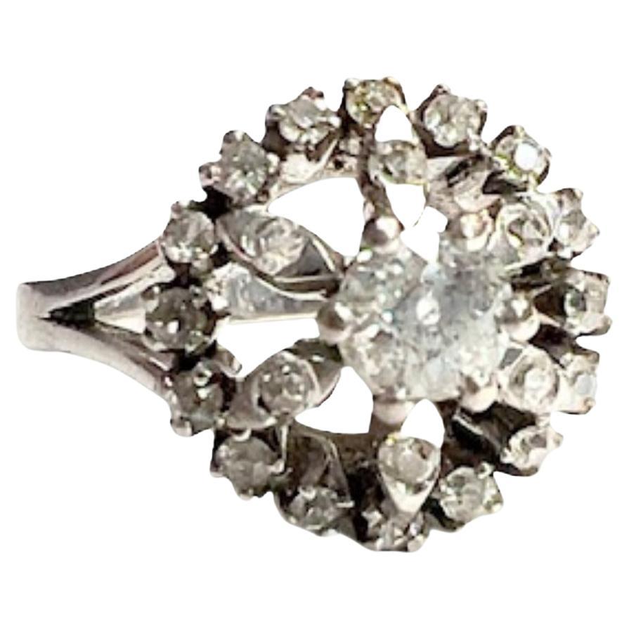 Retro 1945-1950 Rosette Design 1.70 carats Diamond white Gold Ring For Sale