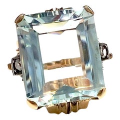 Retro 1945 Era Diamonds and Aquamarine 18 kts Yellow Gold Ring