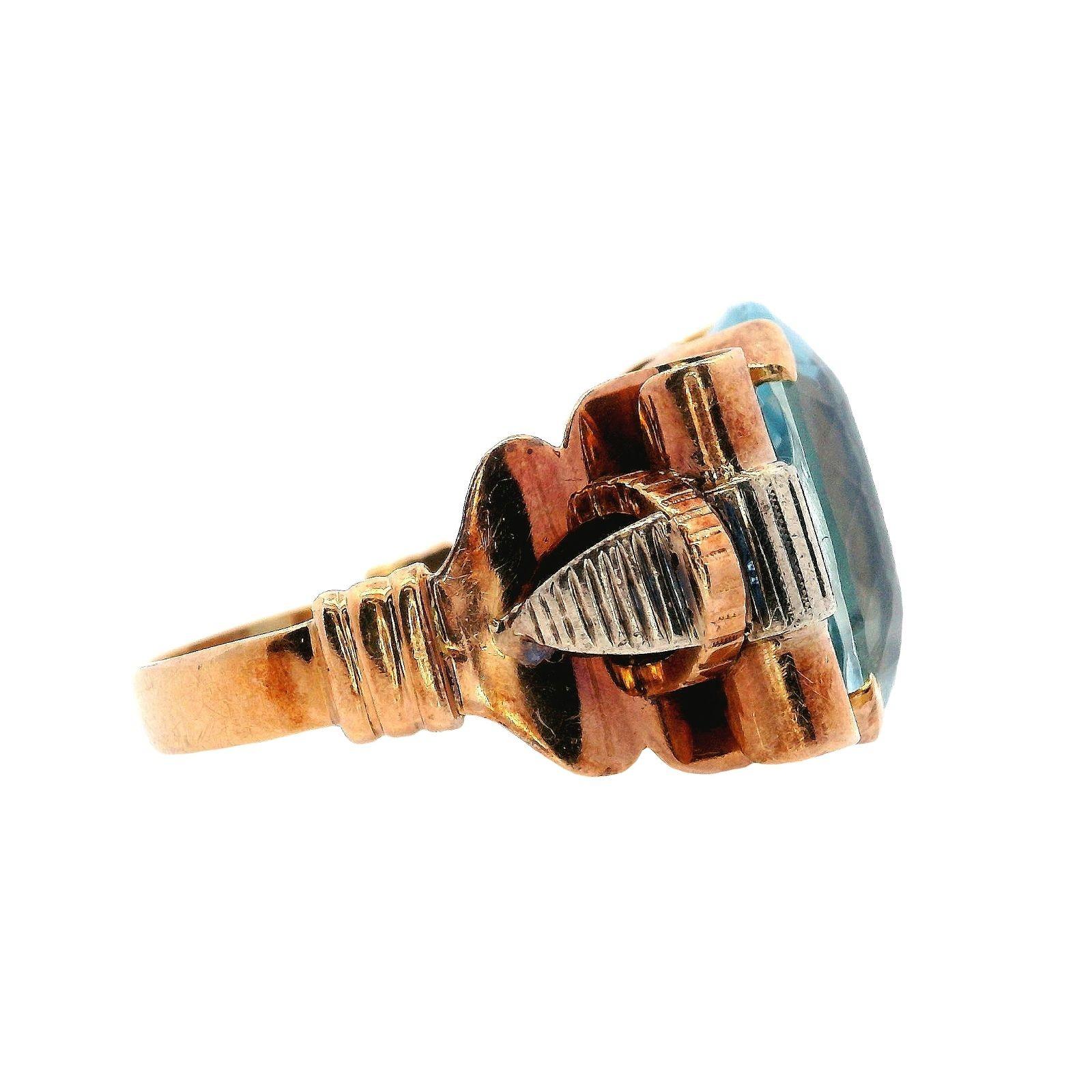 Rétro Bague rétro 1950 en or jaune et blanc 18 carats avec aigue-marine du Brésil en vente