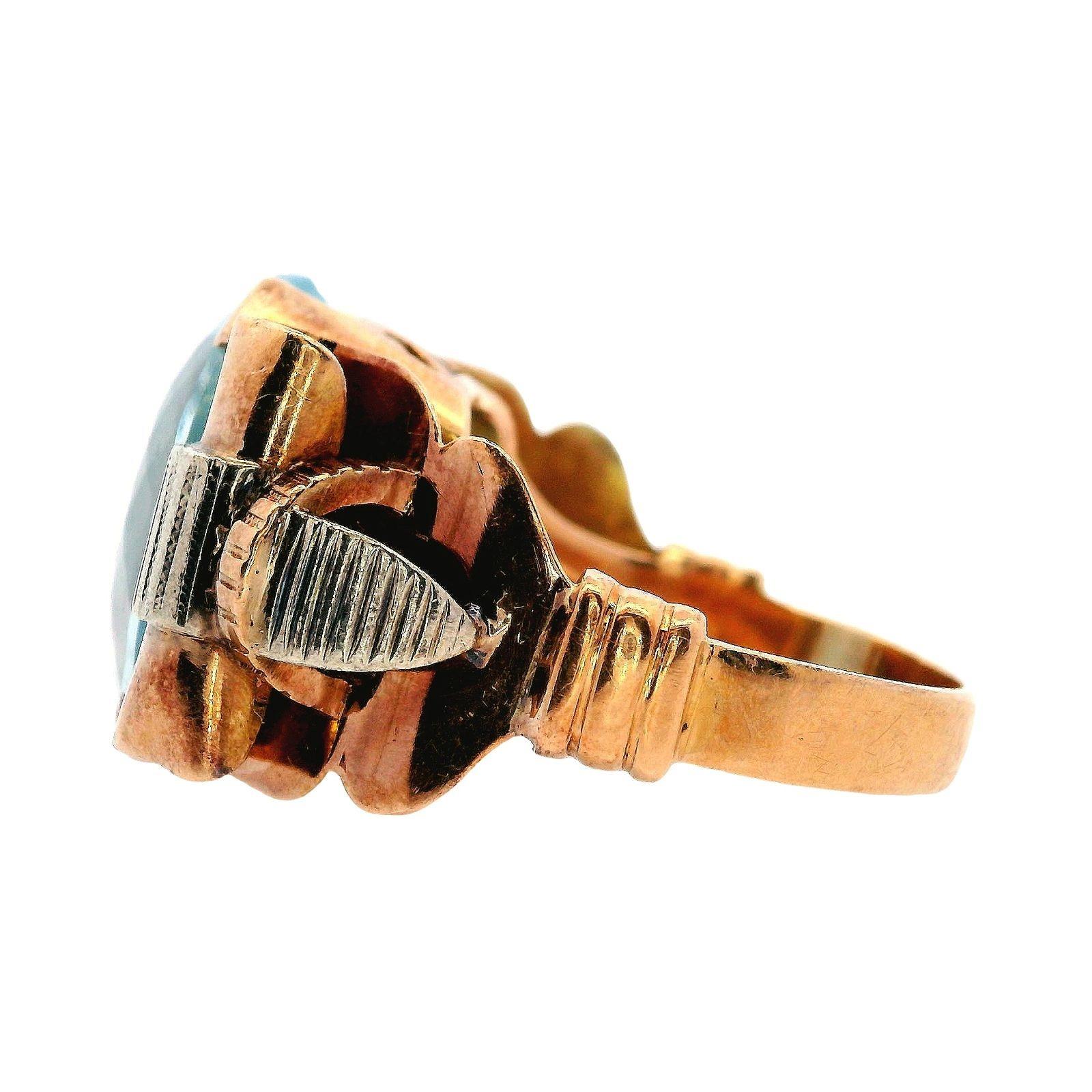 Taille ovale Bague rétro 1950 en or jaune et blanc 18 carats avec aigue-marine du Brésil en vente