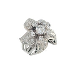 Retro 1950 Platinum flower Ring with 1.10 Carats in Diamonds