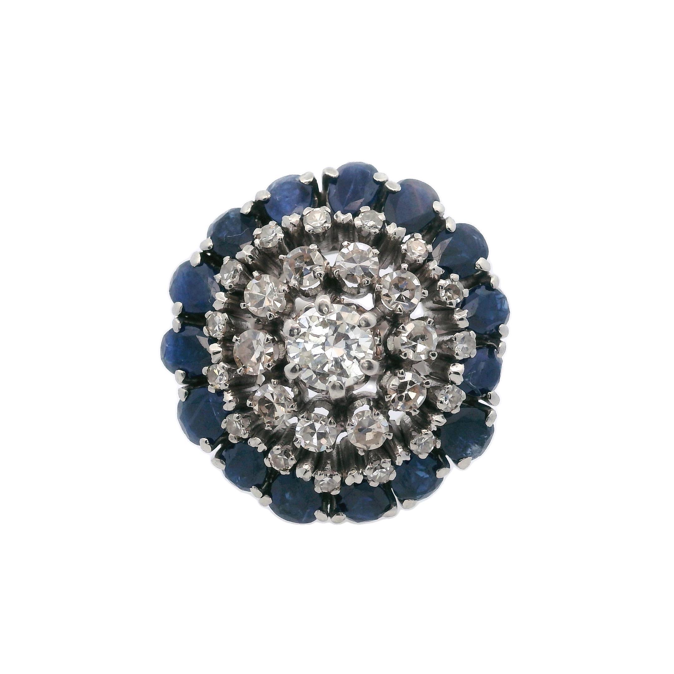 Retro 1950 Platinring mit 4,50 Karat Diamanten und Saphiren (Rundschliff) im Angebot