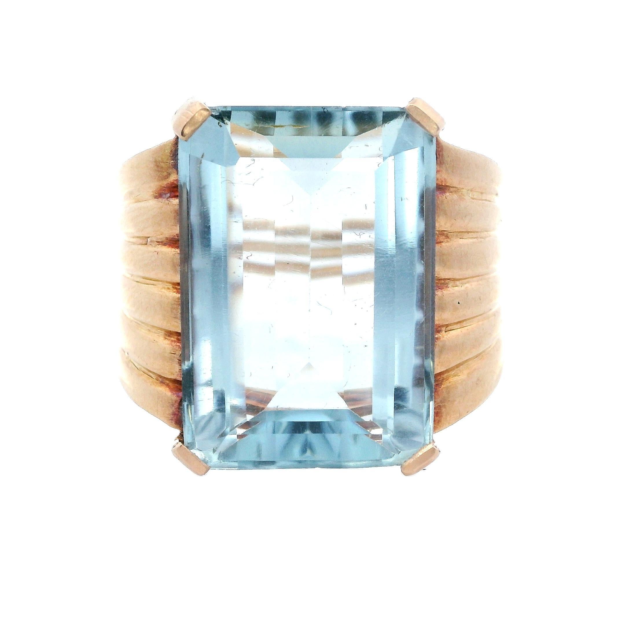 Emerald Cut Retro 1950 Ring in 18kt Gold Ring with 17.0 Cts Aquamarine For Sale