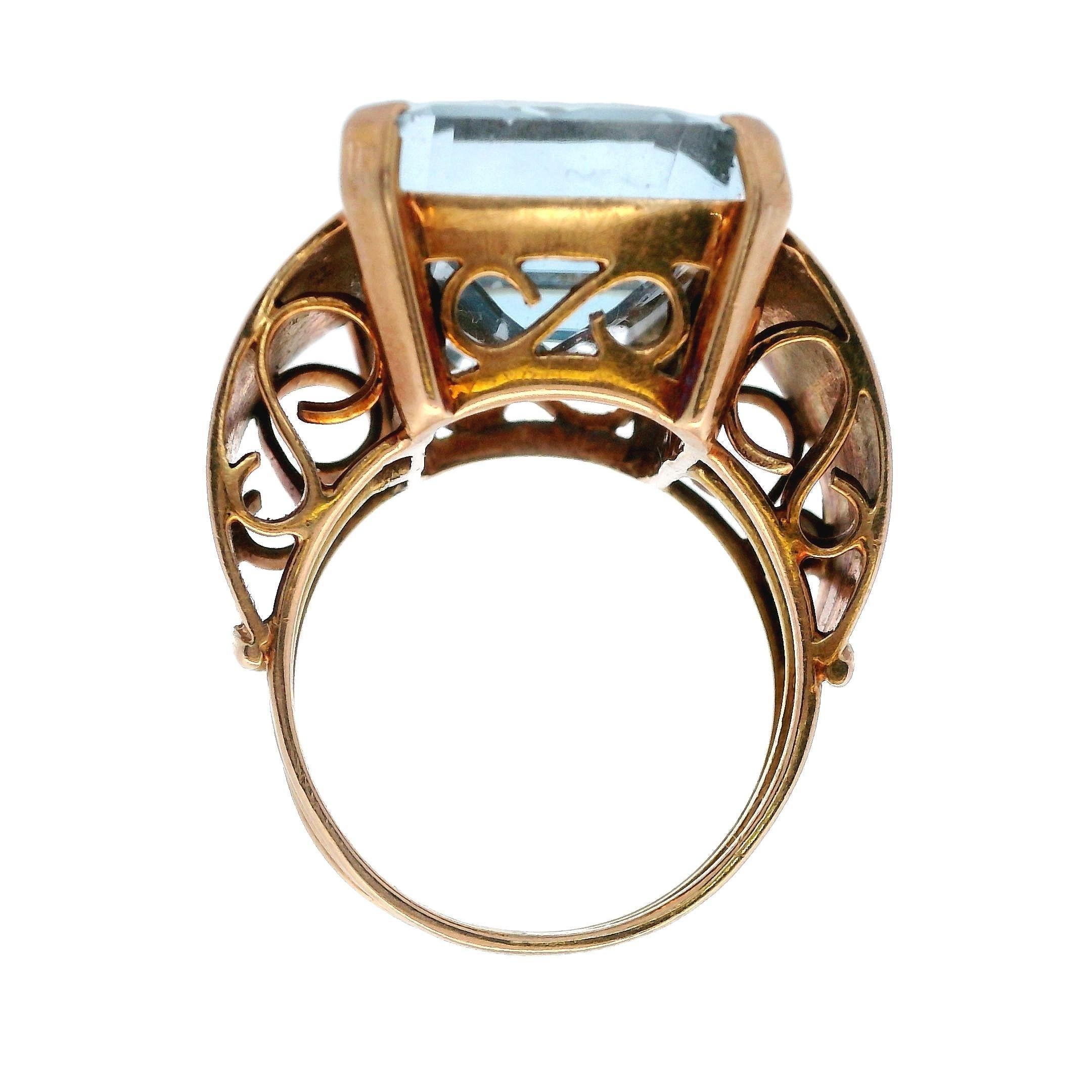 Retro 1950 Ring in 18kt Gold Ring with 17.0 Cts Aquamarine For Sale 1