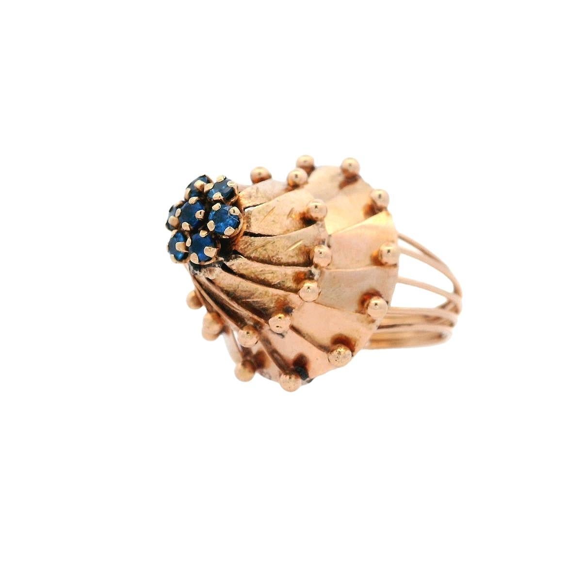 Bague rétro 1950 en or jaune 18 carats avec saphirs bleus synthétiques Excellent état - En vente à Aventura, FL