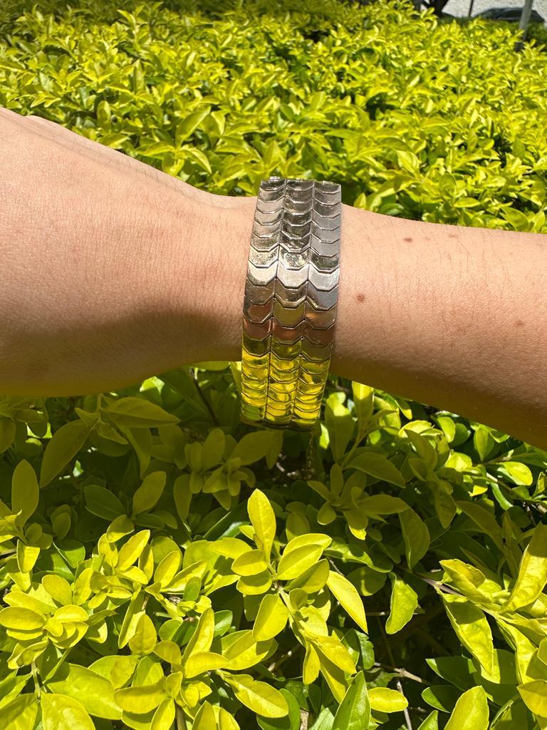 This sophisticated 18k rose gold bracelet is designed with a wide profile making it extra eye-catching. Its Retro look adds a touch of elegance to any outfit. Perfect for any occasion.

Period: 1950-60´s
Style: Retro
Metal: 18K Rose
