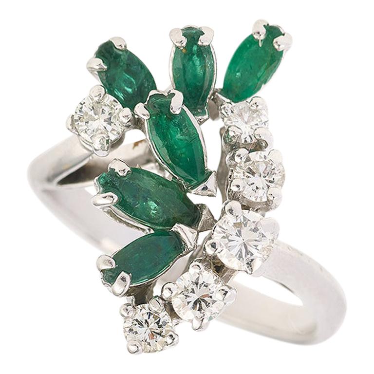 Retro 1950s 0.60 Carat Emerald 0.40 Diamonds Carat 18 Karat White Gold Ring