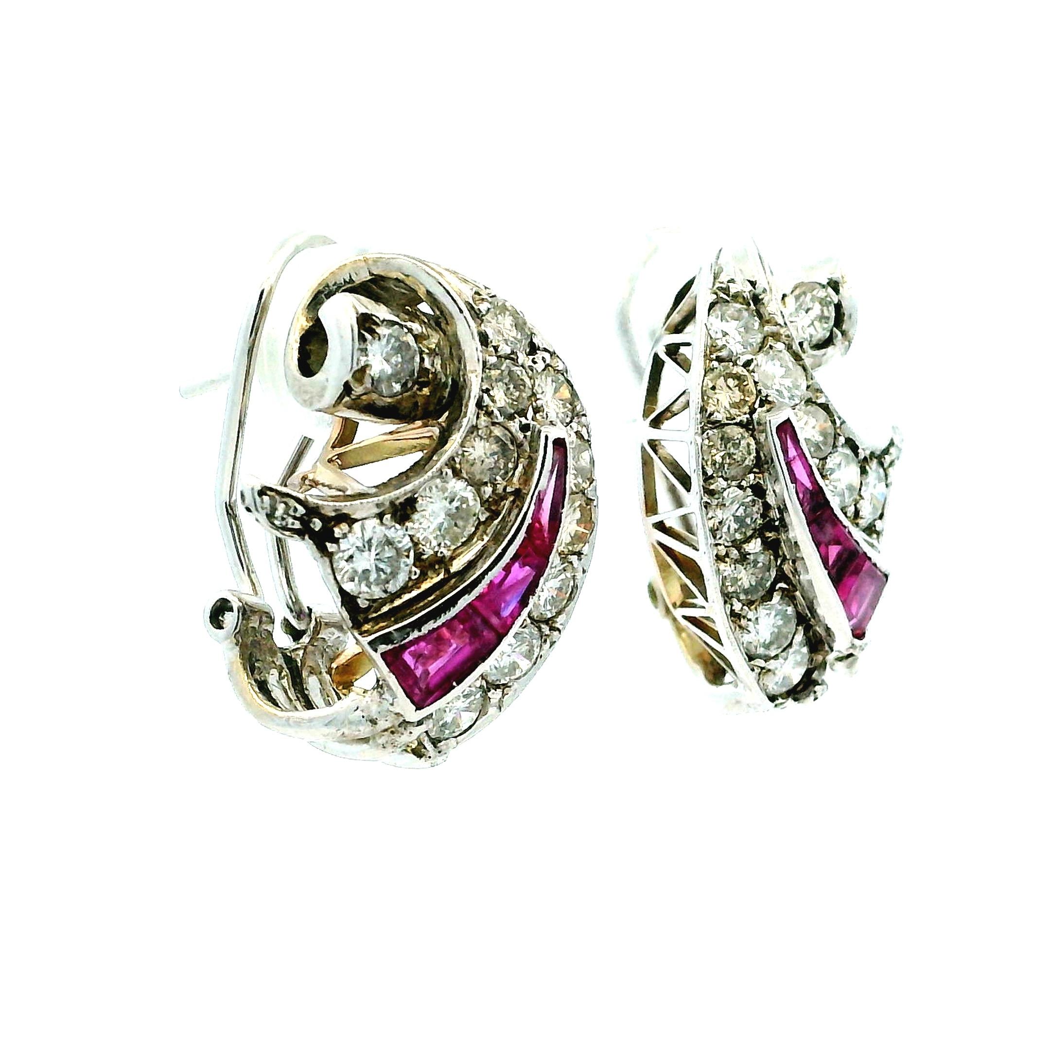 Taglio misto Orecchini retrò anni '50 in oro bianco 14K con diamanti e rubini, 2 carati di diametro e 1 carato di rubino in vendita