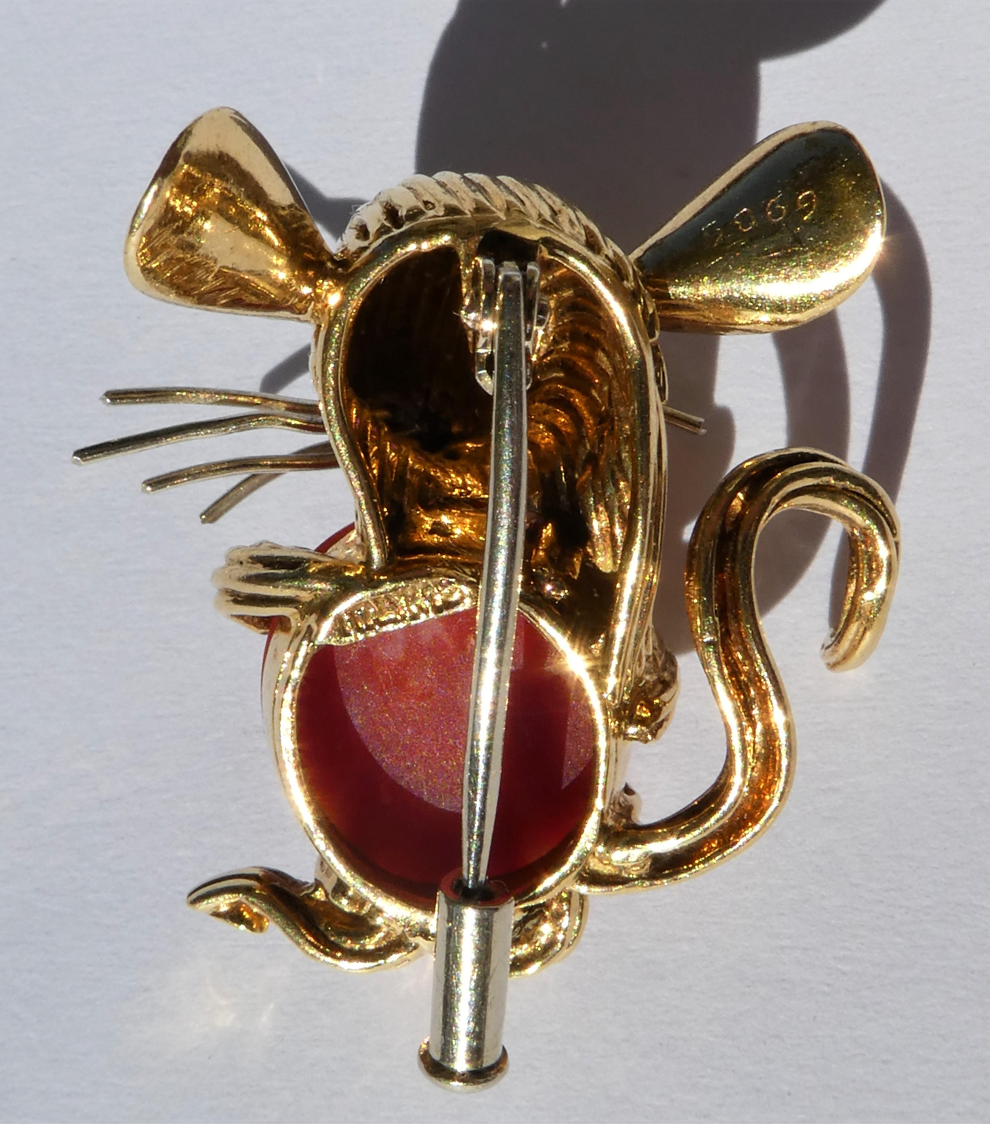 Round Cut Retro 1950s 18 Karat Yellow Gold Red Coral Ruby Eyes Mouse Brooch For Sale