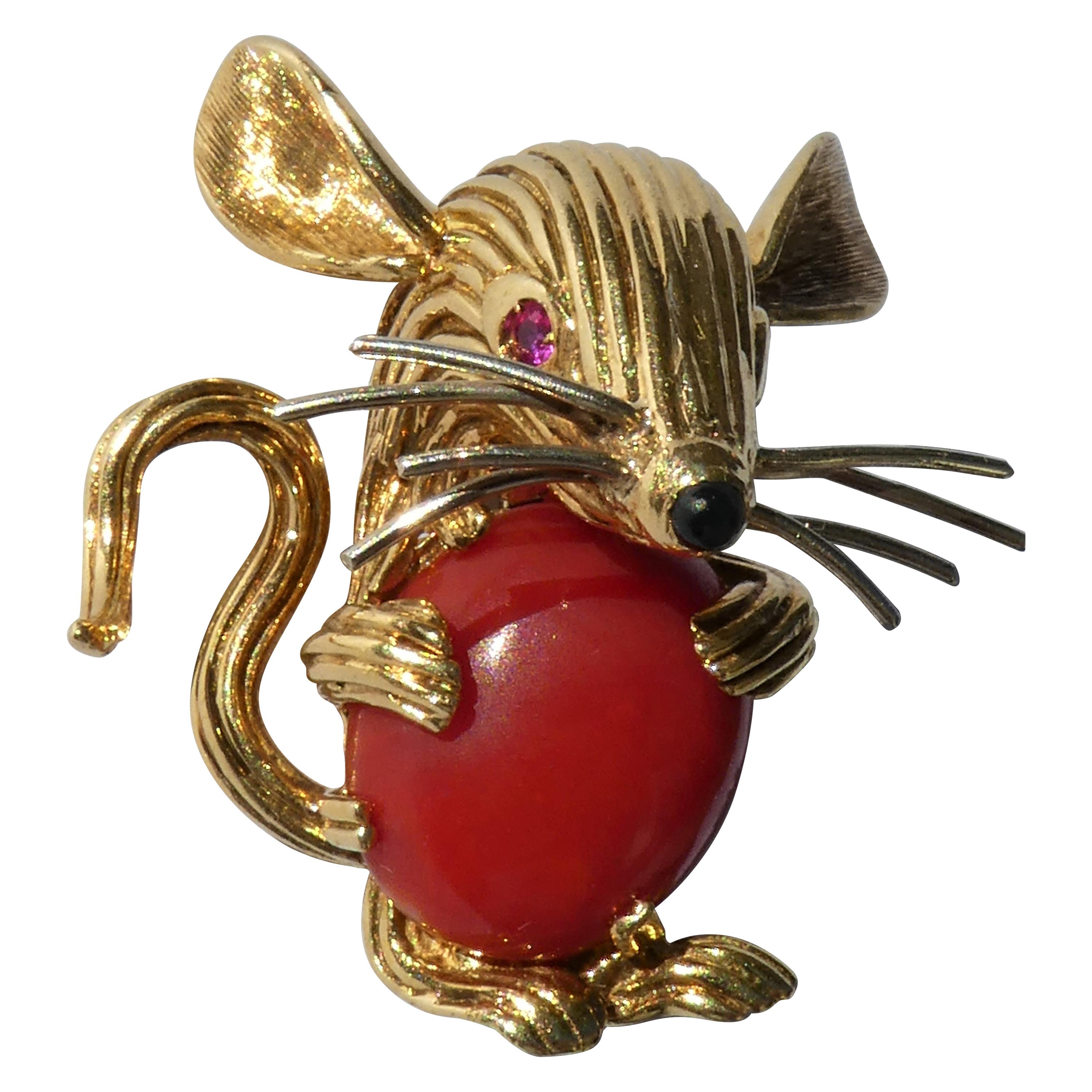 Retro 1950s 18 Karat Yellow Gold Red Coral Ruby Eyes Mouse Brooch For Sale