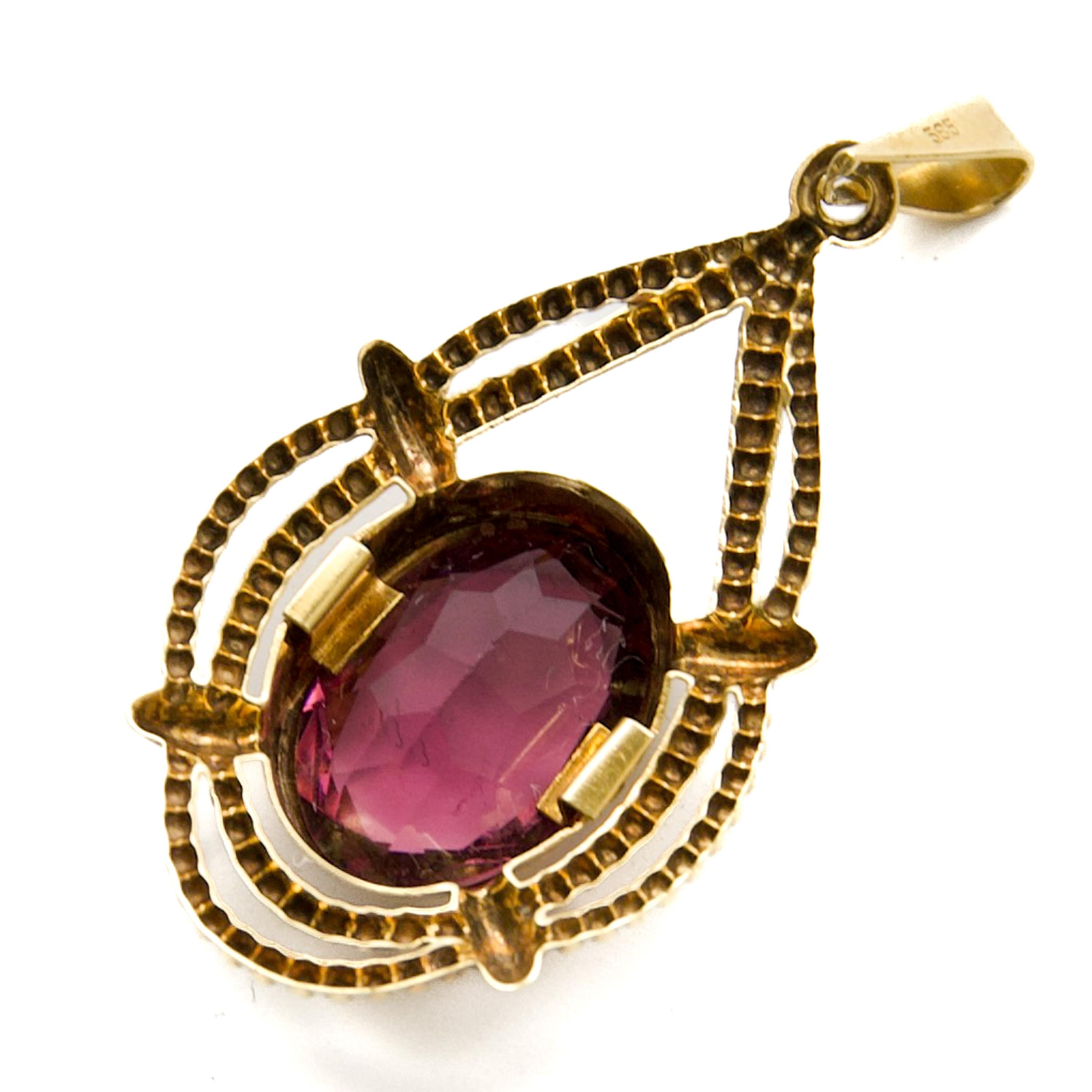 Oval Cut Retro 1950s Amethyst Drop Pendant in Beaded 14K Gold Frame For Sale