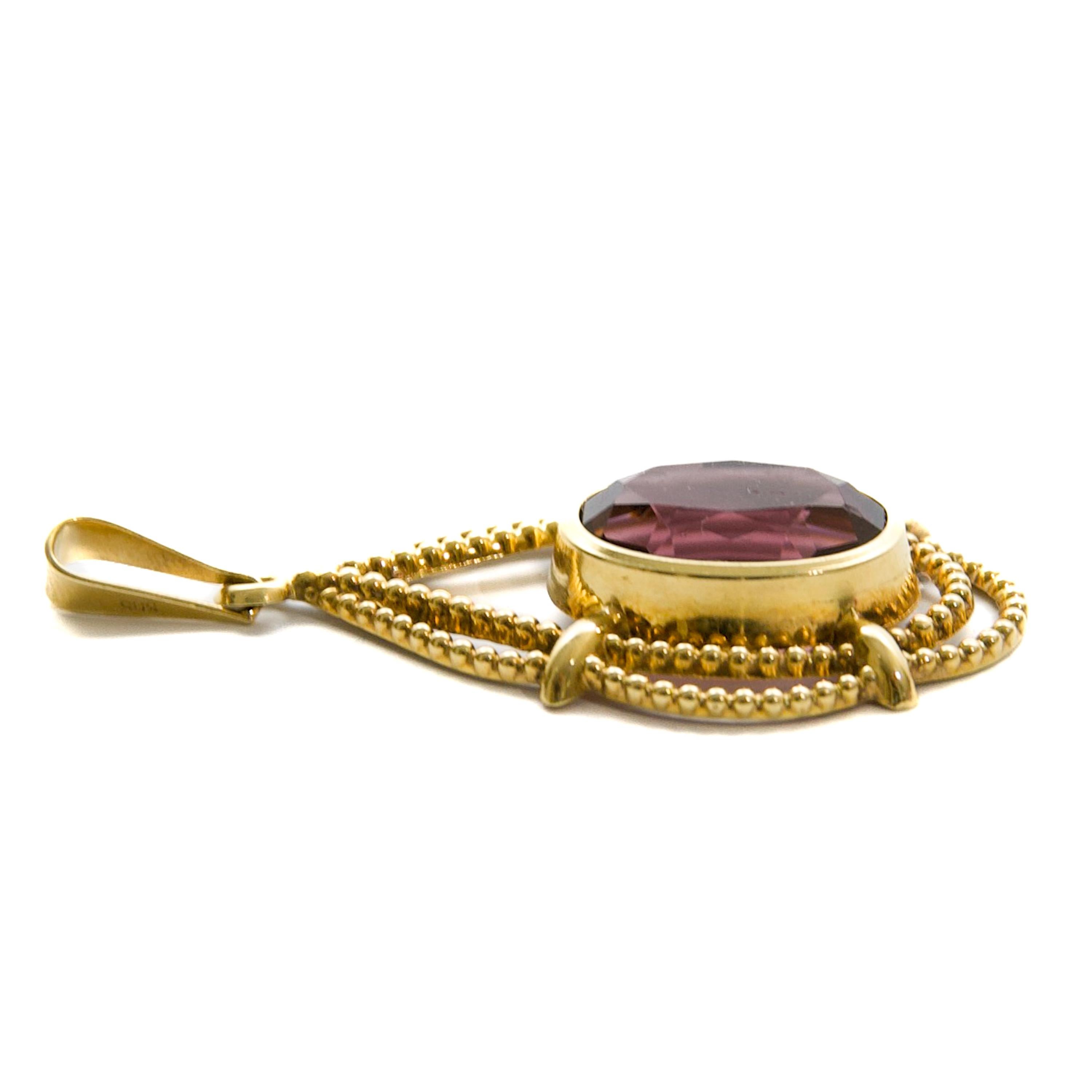 Retro 1950s Amethyst Drop Pendant in Beaded 14K Gold Frame For Sale 1