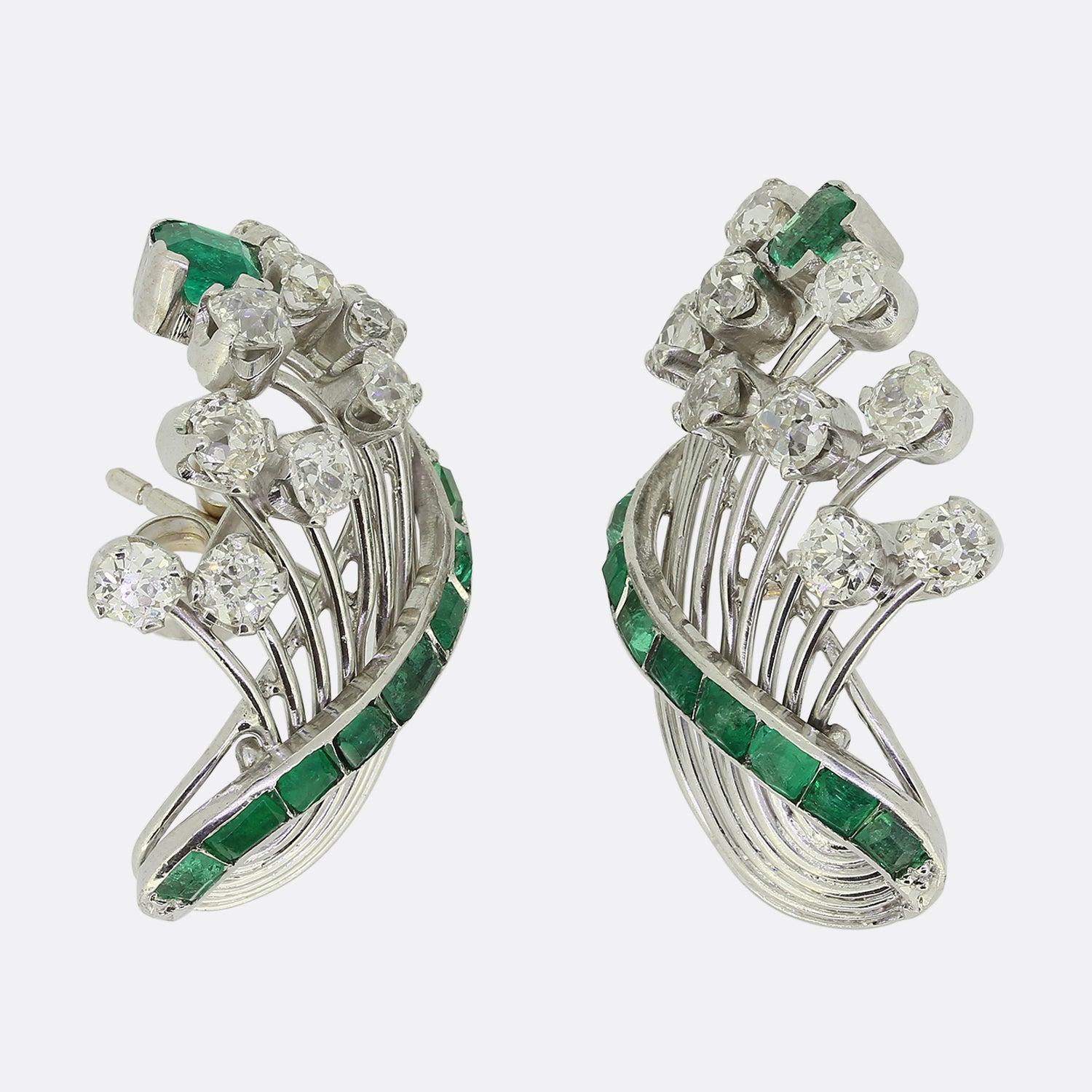 Retro 1950er Smaragd- und Diamant-Ohrringe (Alteuropäischer Brillantschliff) im Angebot