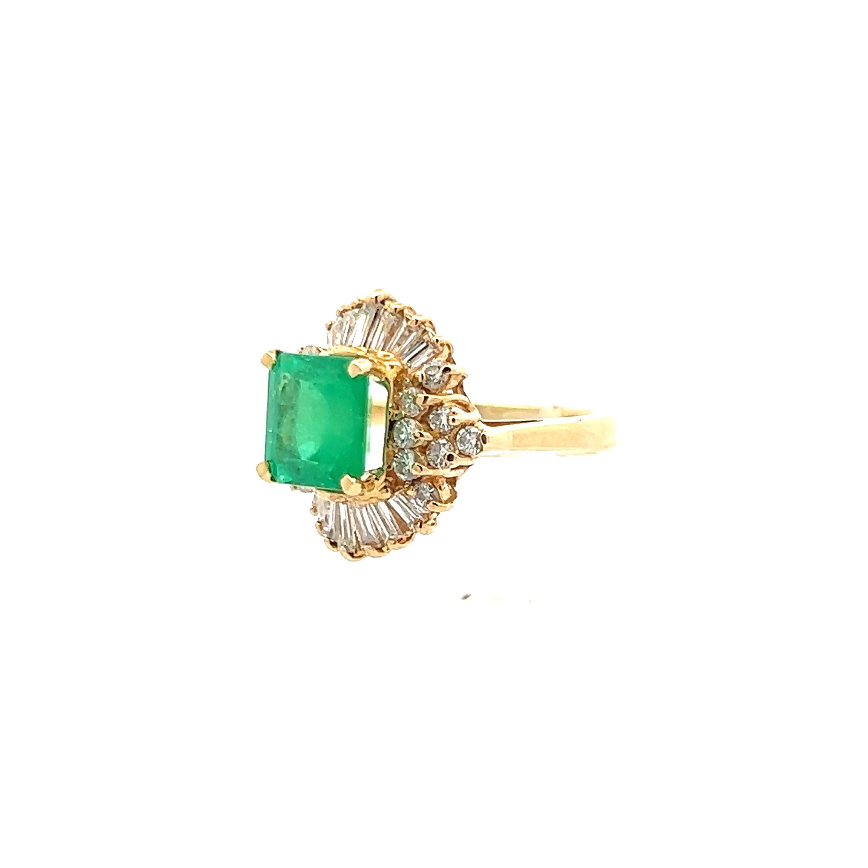 Retro 1960s 14K and 18K Yellow Gold Emerald & Round/Baguette Diamond Ring  For Sale 2