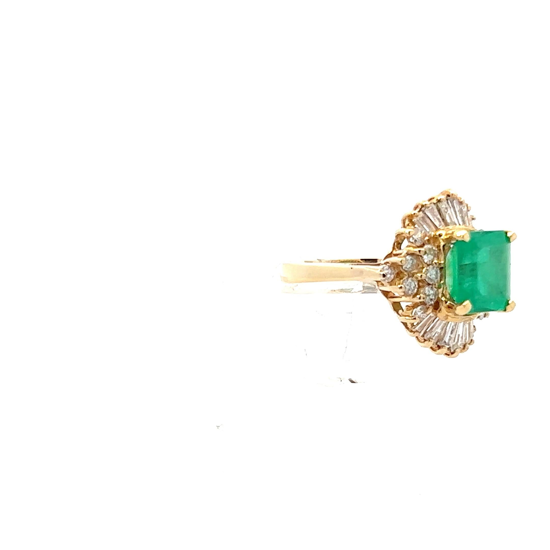 Retro 1960s 14K and 18K Yellow Gold Emerald & Round/Baguette Diamond Ring  For Sale 3