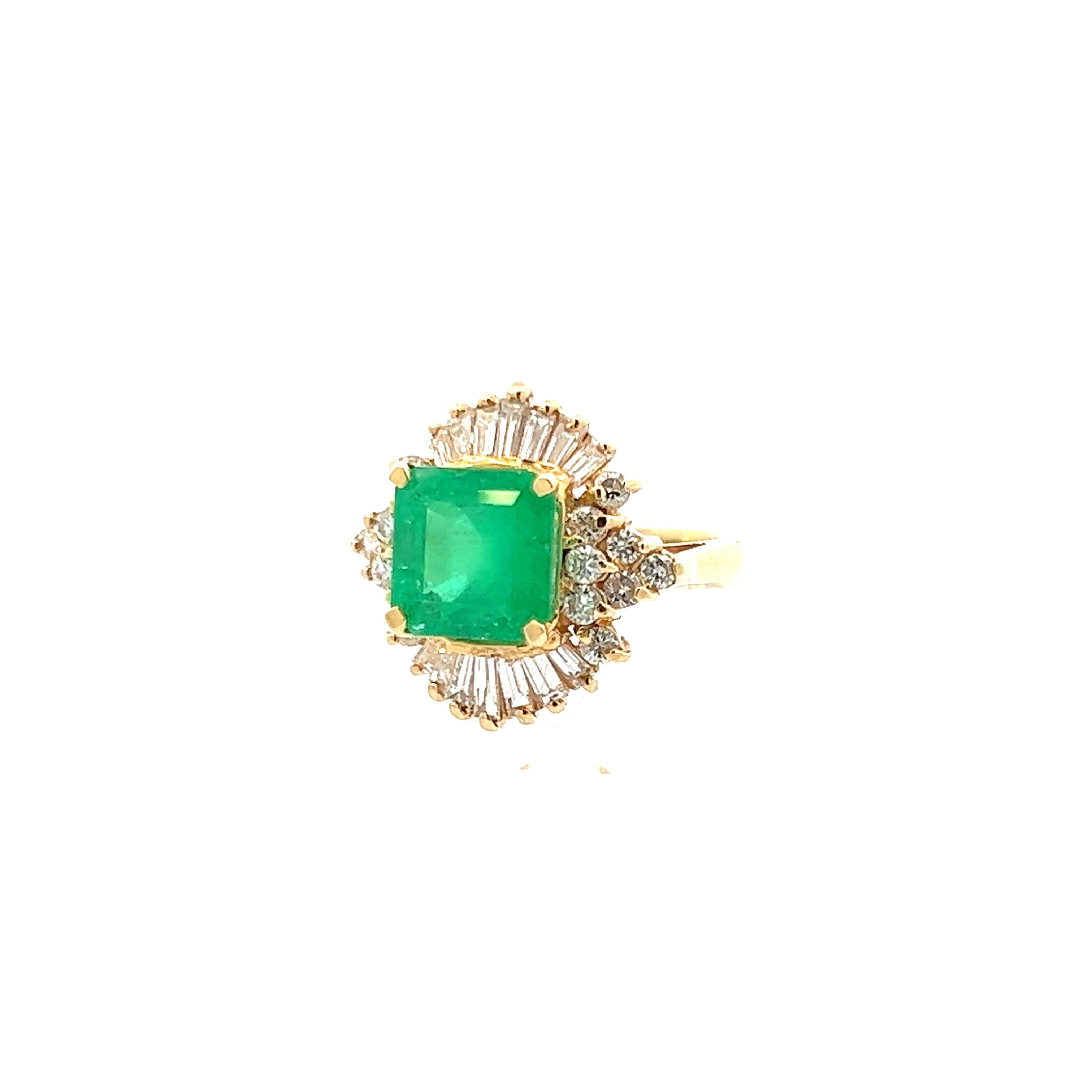 Retro 1960s 14K and 18K Yellow Gold Emerald & Round/Baguette Diamond Ring  For Sale 4