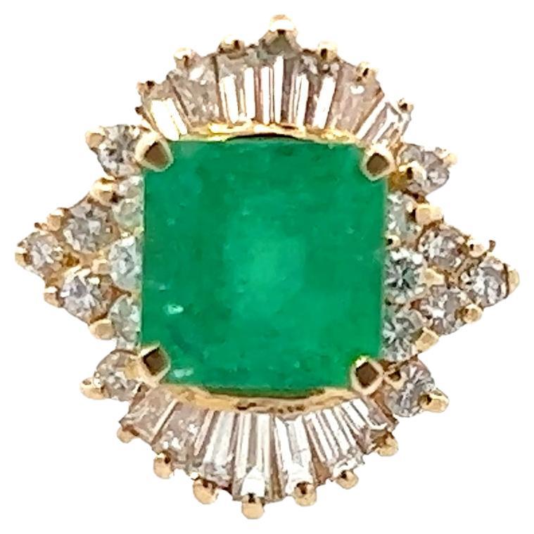 Retro 1960er Jahre 14K und 18K Gelbgold Smaragd & Runder/Baguette Diamantring  im Angebot