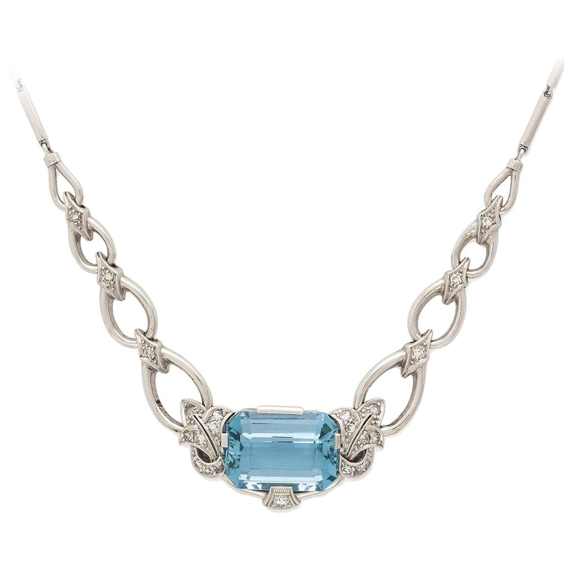 Retro 1960s Aquamarine Diamond 18 Karat Gold Necklace For Sale