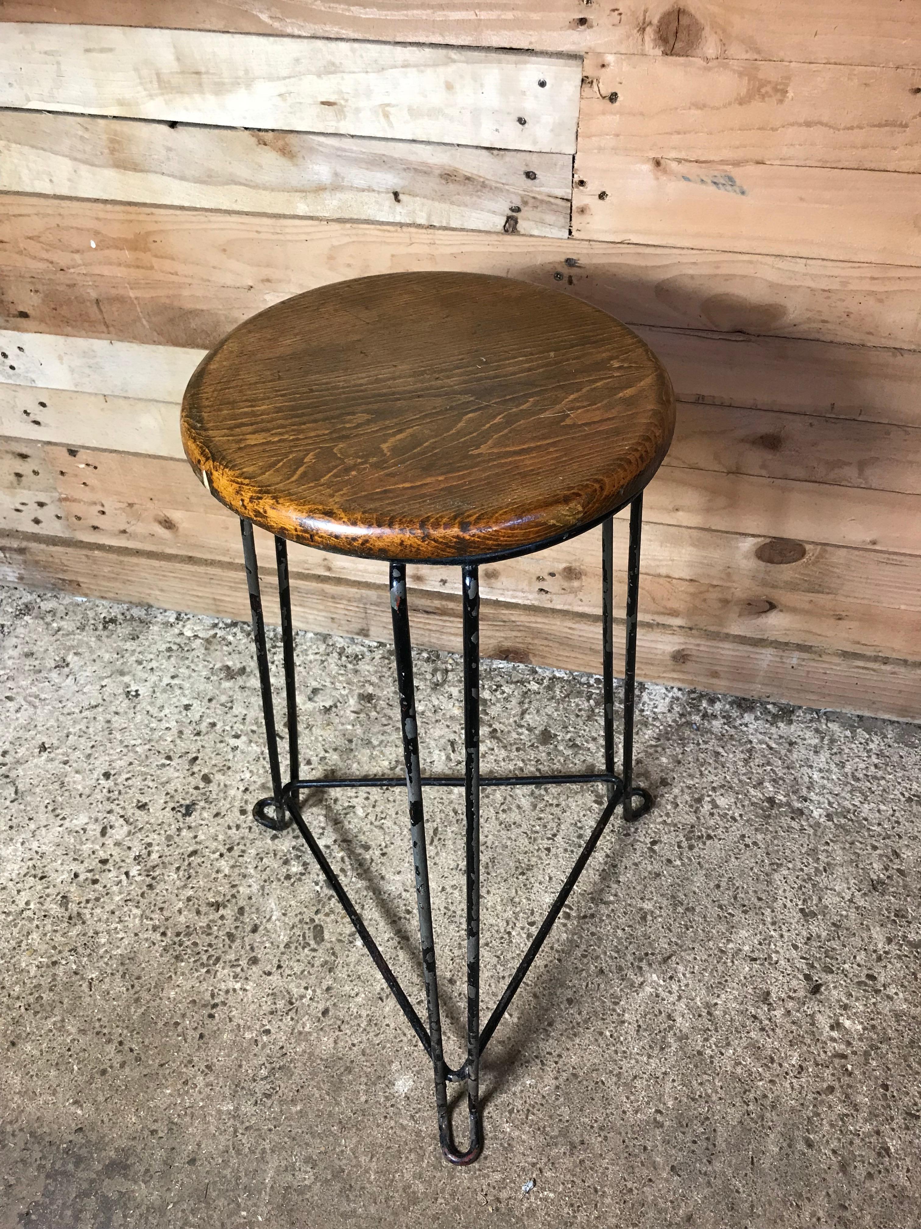 Mid-Century Modern Retro 1960s Tabouret Tomado avec assise en bois et cadre en métal, assise Brown en vente