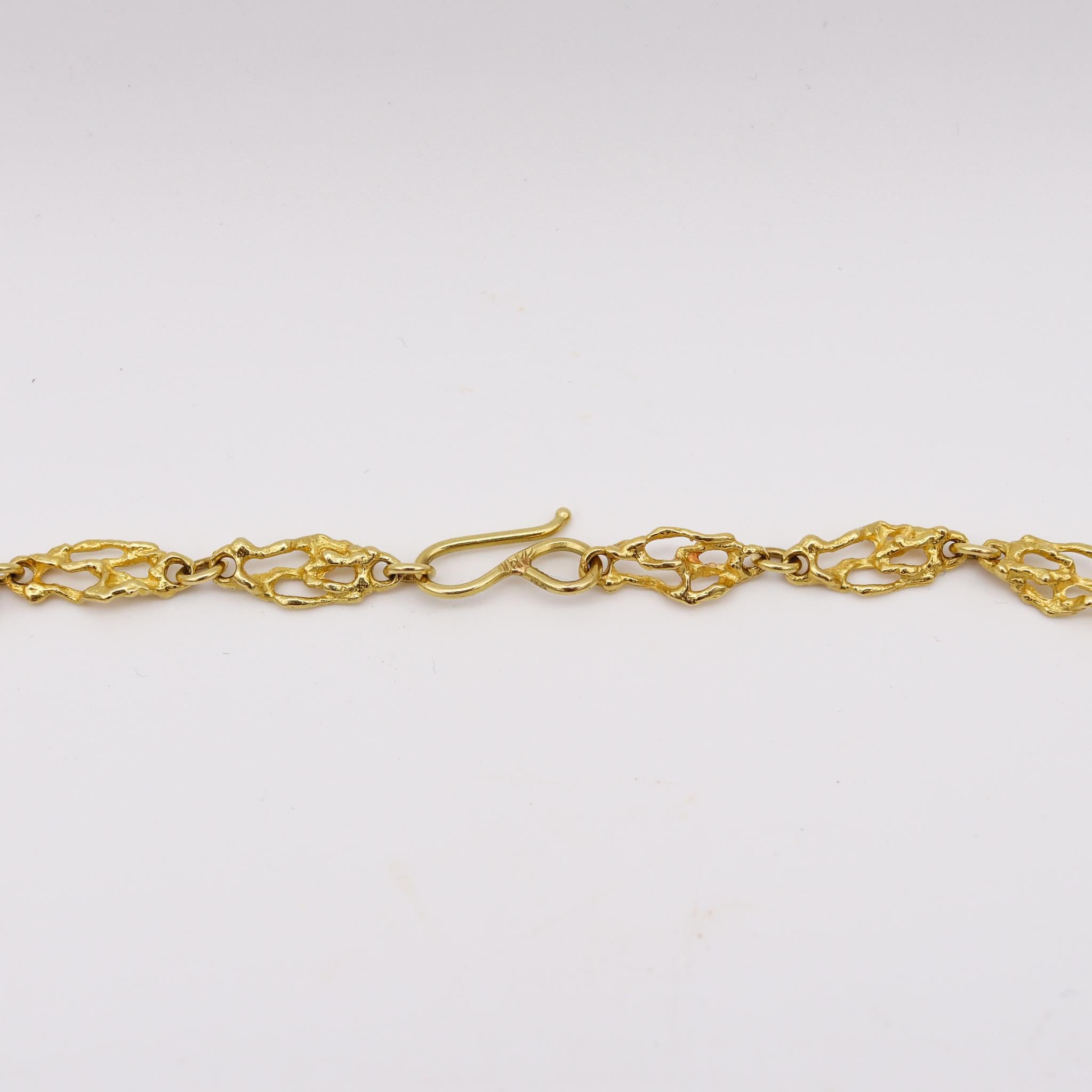 Retro 1970 Modernist Chain with Organic Textured Links in 18Kt Yellow Gold In Excellent Condition For Sale In Miami, FL