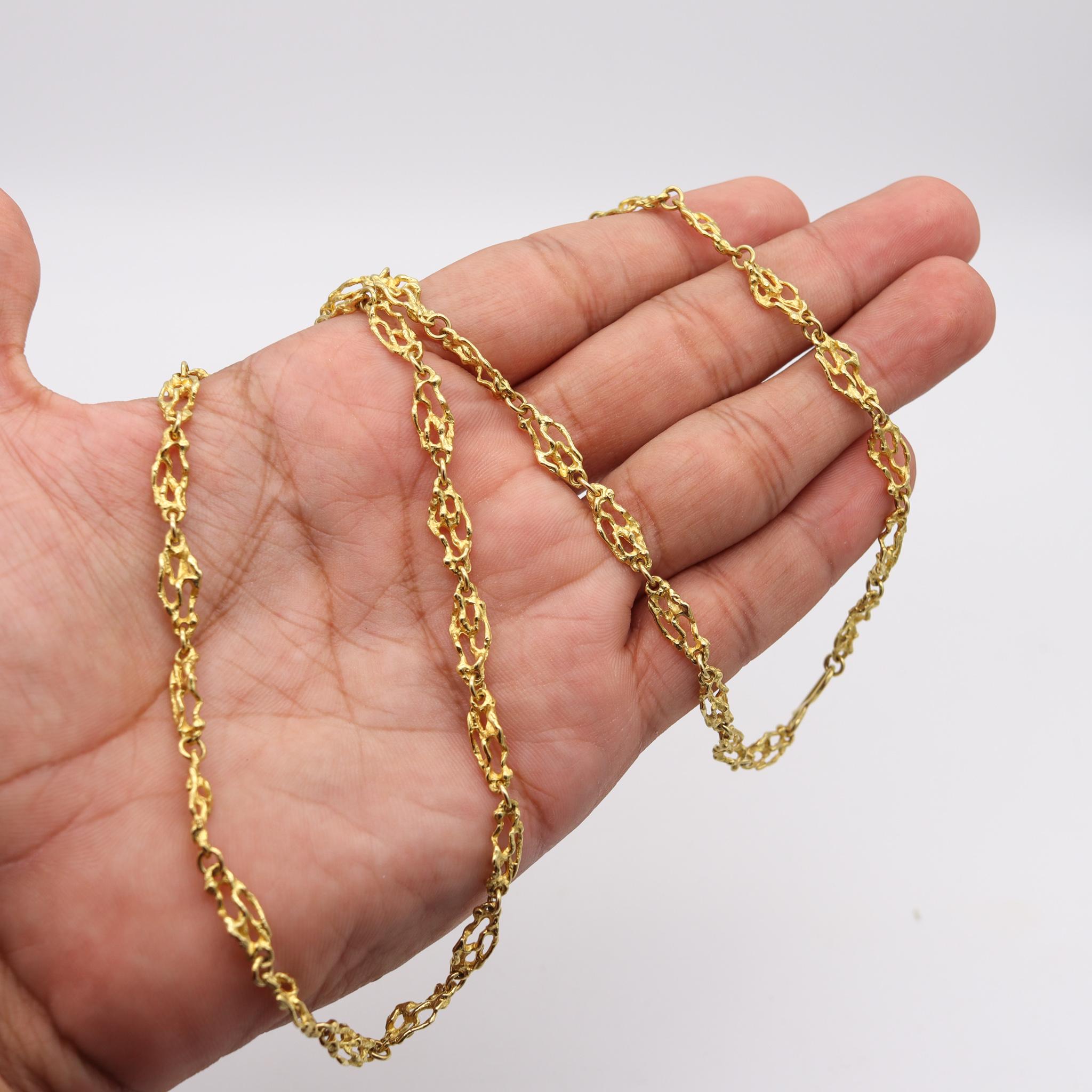 Retro 1970 Modernist Chain with Organic Textured Links in 18Kt Yellow Gold For Sale 3