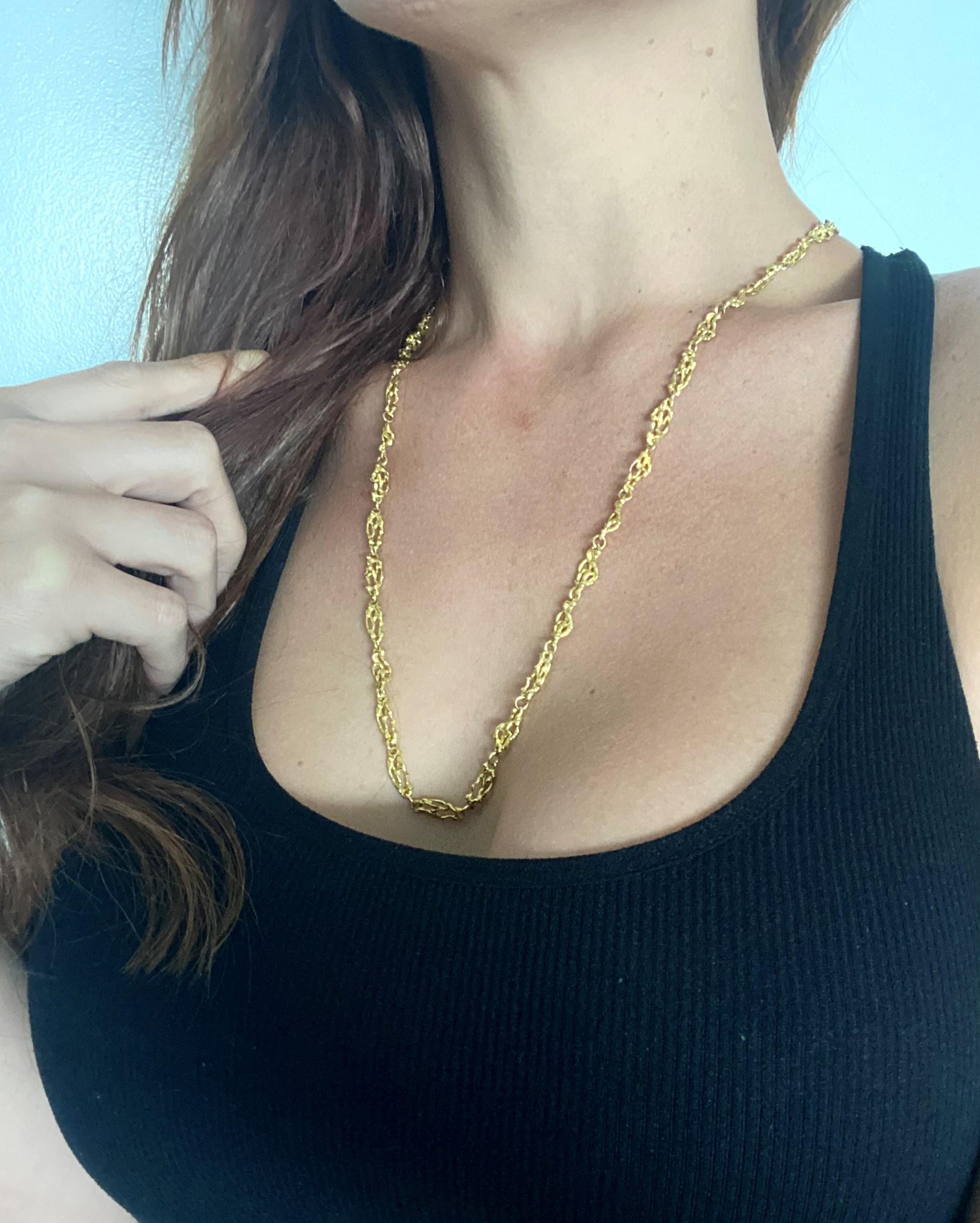 Retro 1970 Modernist Chain with Organic Textured Links in 18Kt Yellow Gold For Sale 4