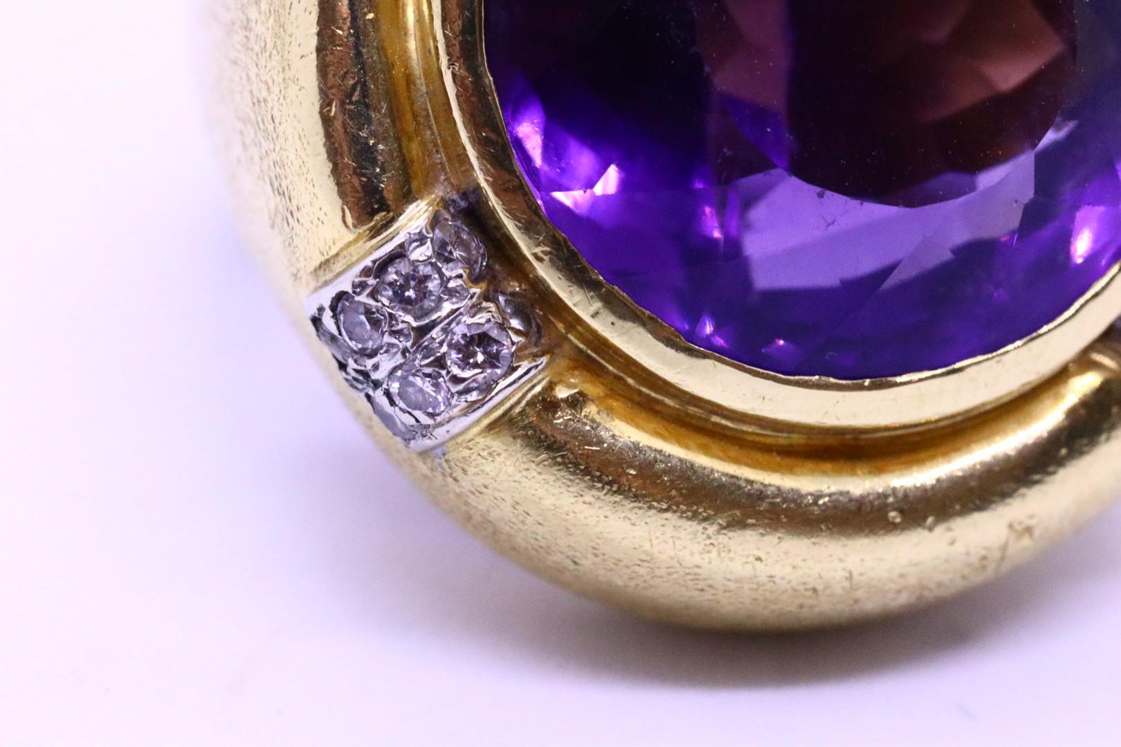 Retro 1970 Oversized Cocktail Ring 18Kt Gold 31.77 Cts in Diamonds and Amethyst In Excellent Condition In Miami, FL