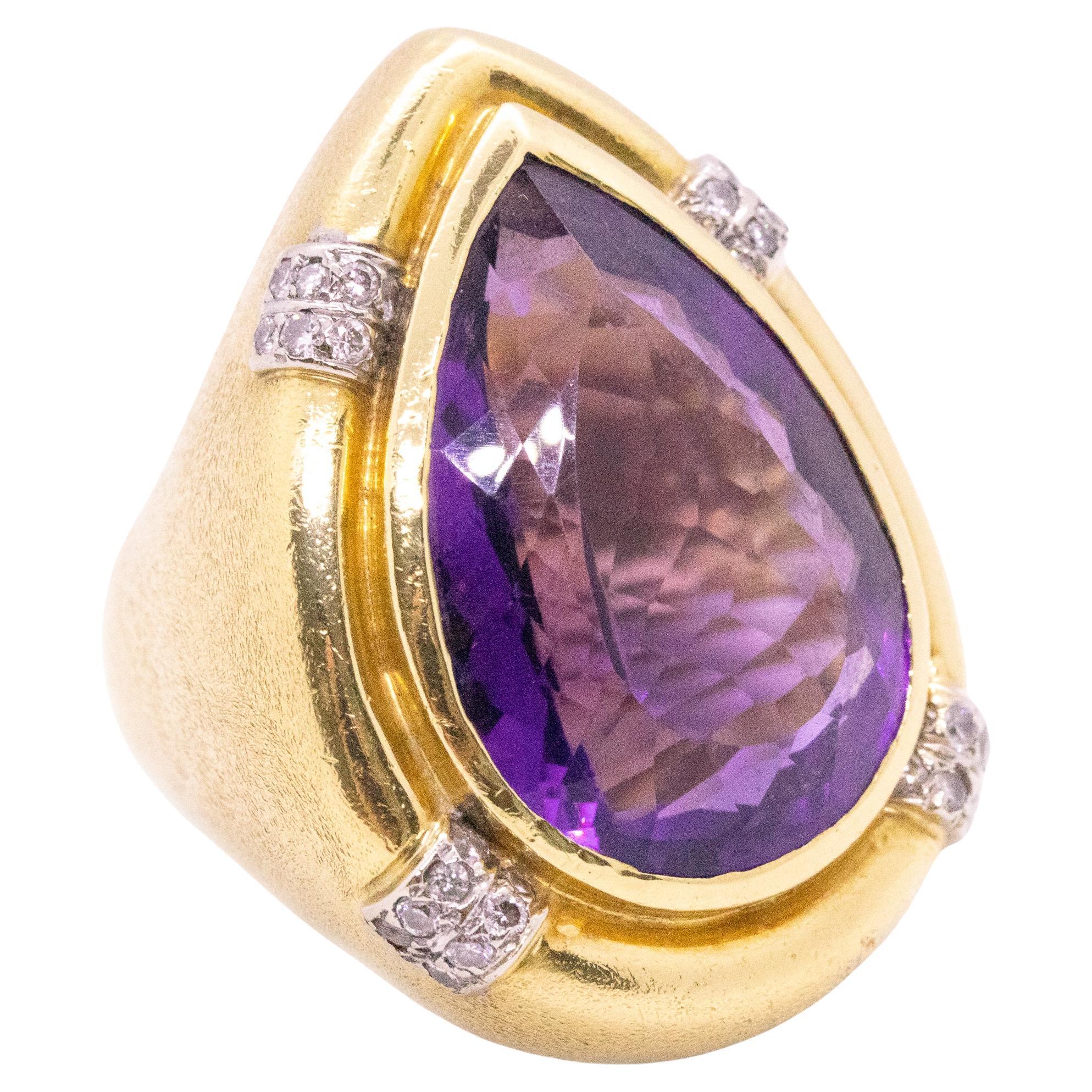 Retro 1970 Oversized Cocktail Ring 18Kt Gold 31.77 Cts in Diamonds and Amethyst