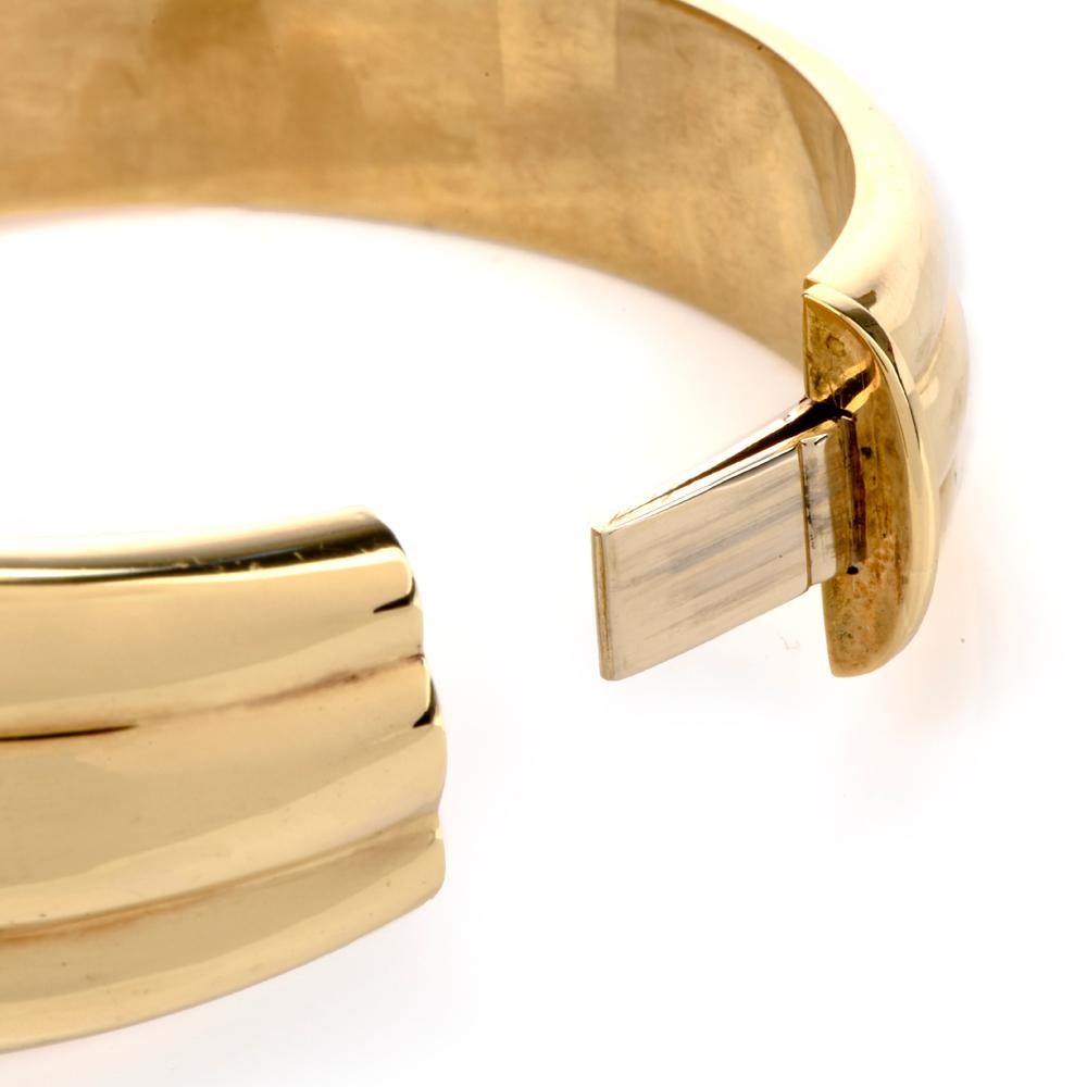 Women's or Men's Retro 1970s Italian Diamond 18 Karat Yellow Gold Clamper Bangle Bracelet
