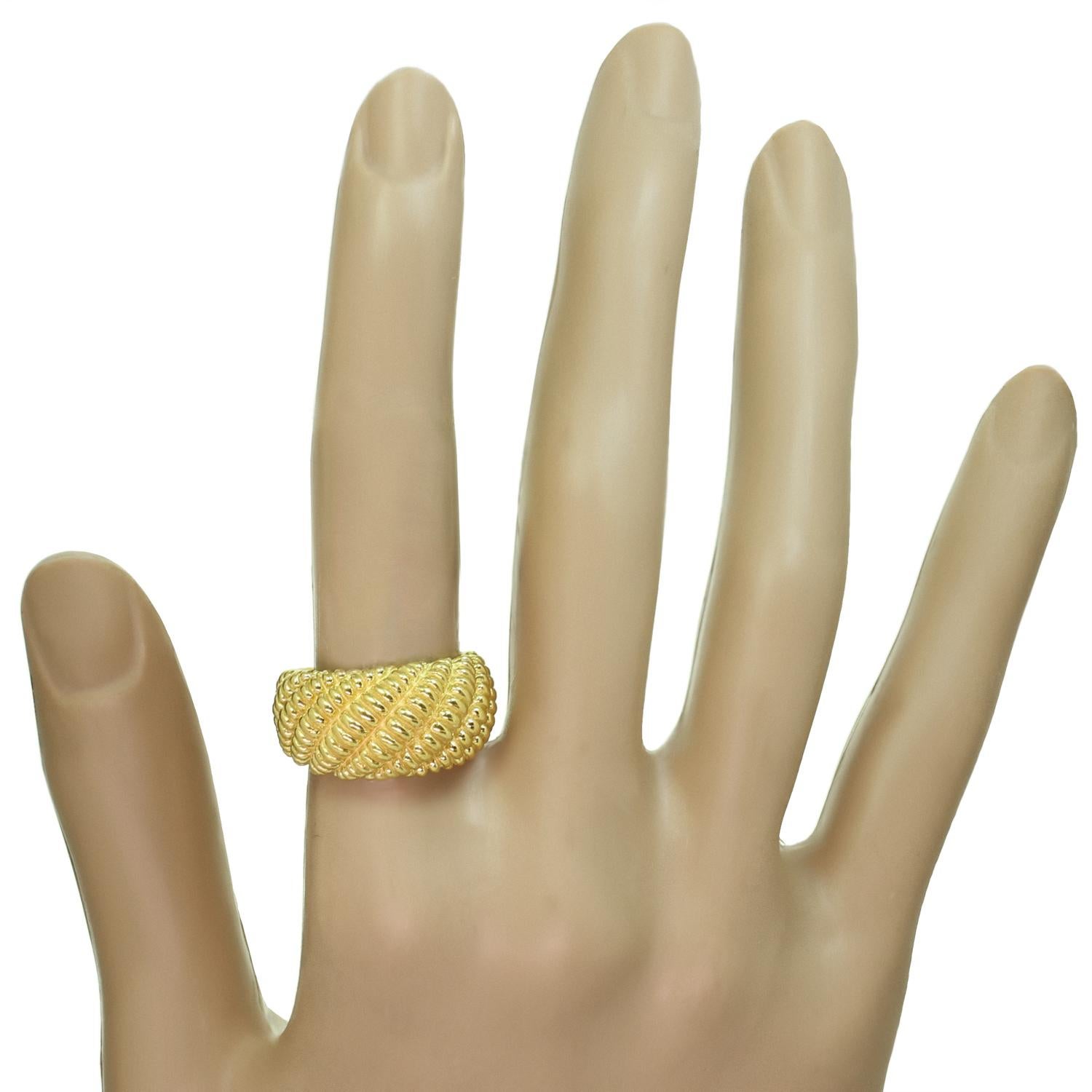 Retro 1970s Yellow Gold Ridged Domed Ring In Excellent Condition For Sale In New York, NY