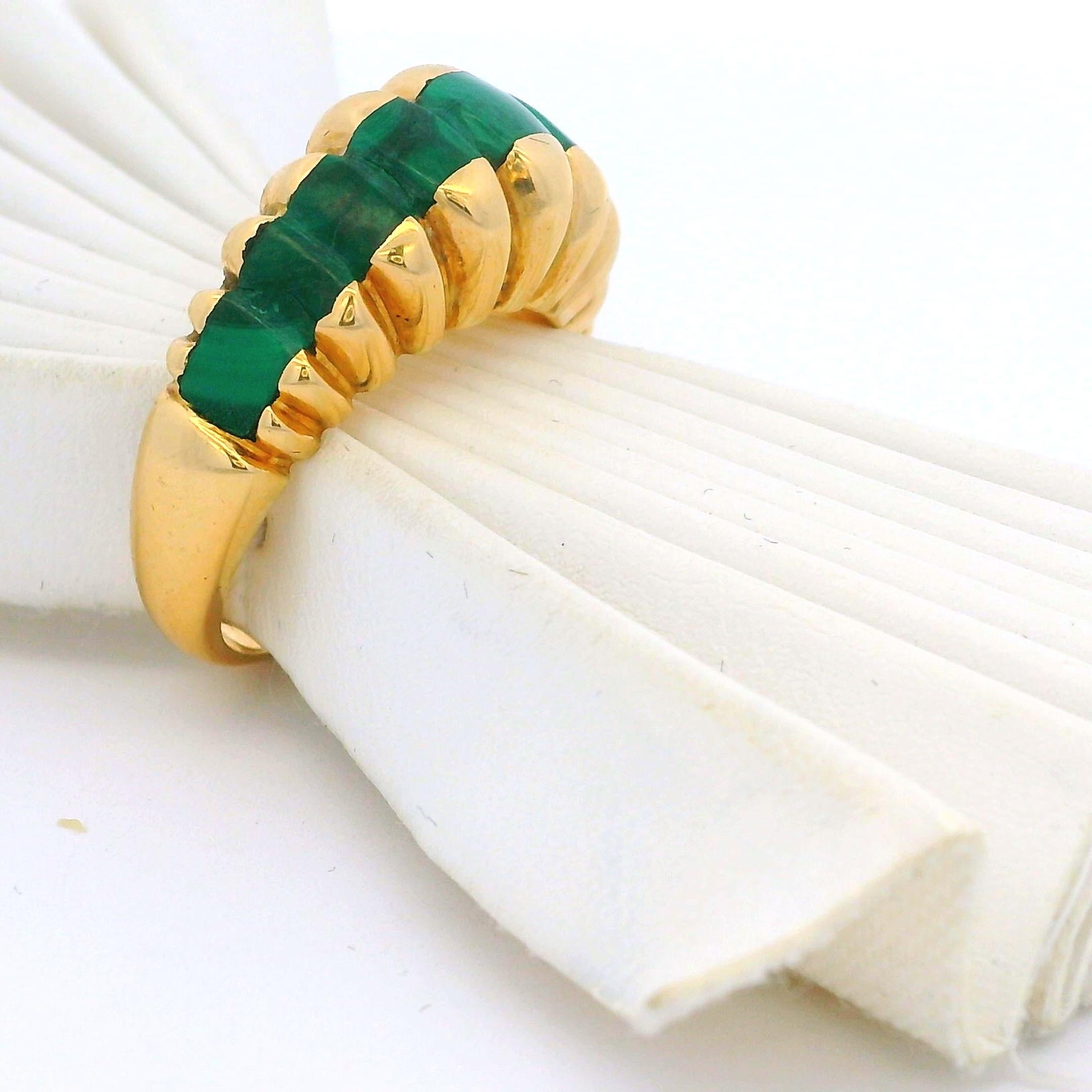 Fascia retrò anni '80 in oro giallo 18 carati e malachite intagliata in vendita 4