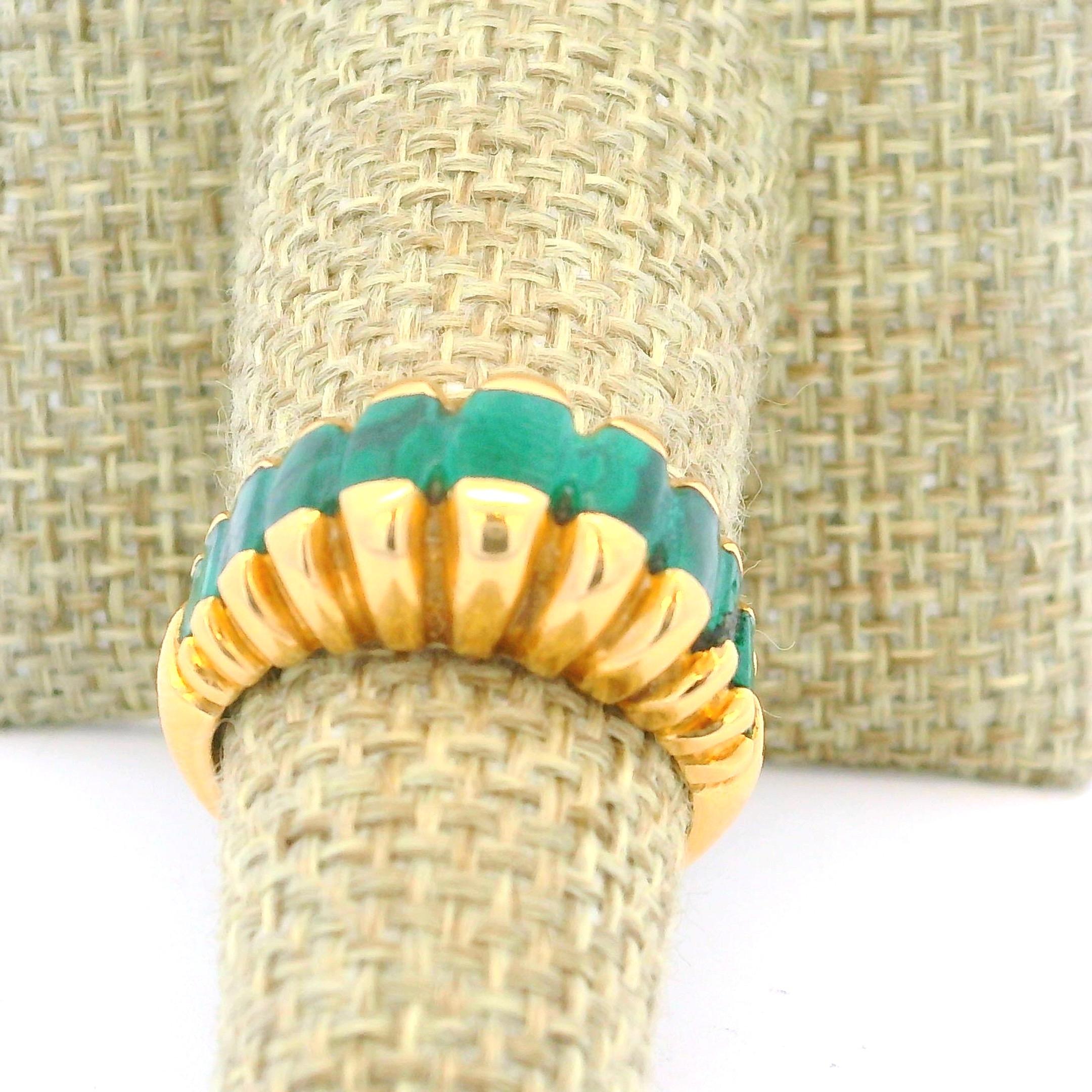 Fascia retrò anni '80 in oro giallo 18 carati e malachite intagliata in vendita 1