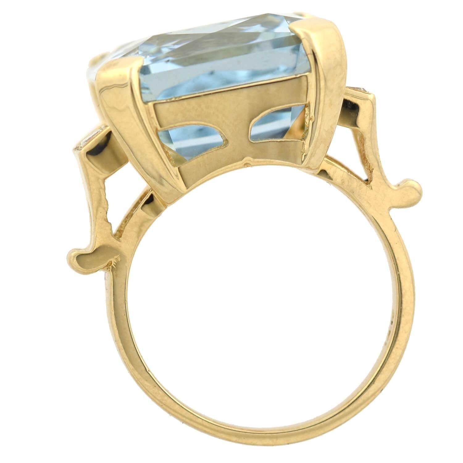 Retro 20.00 Total Carat Aquamarine and Diamond Cocktail Ring In Good Condition In Narberth, PA