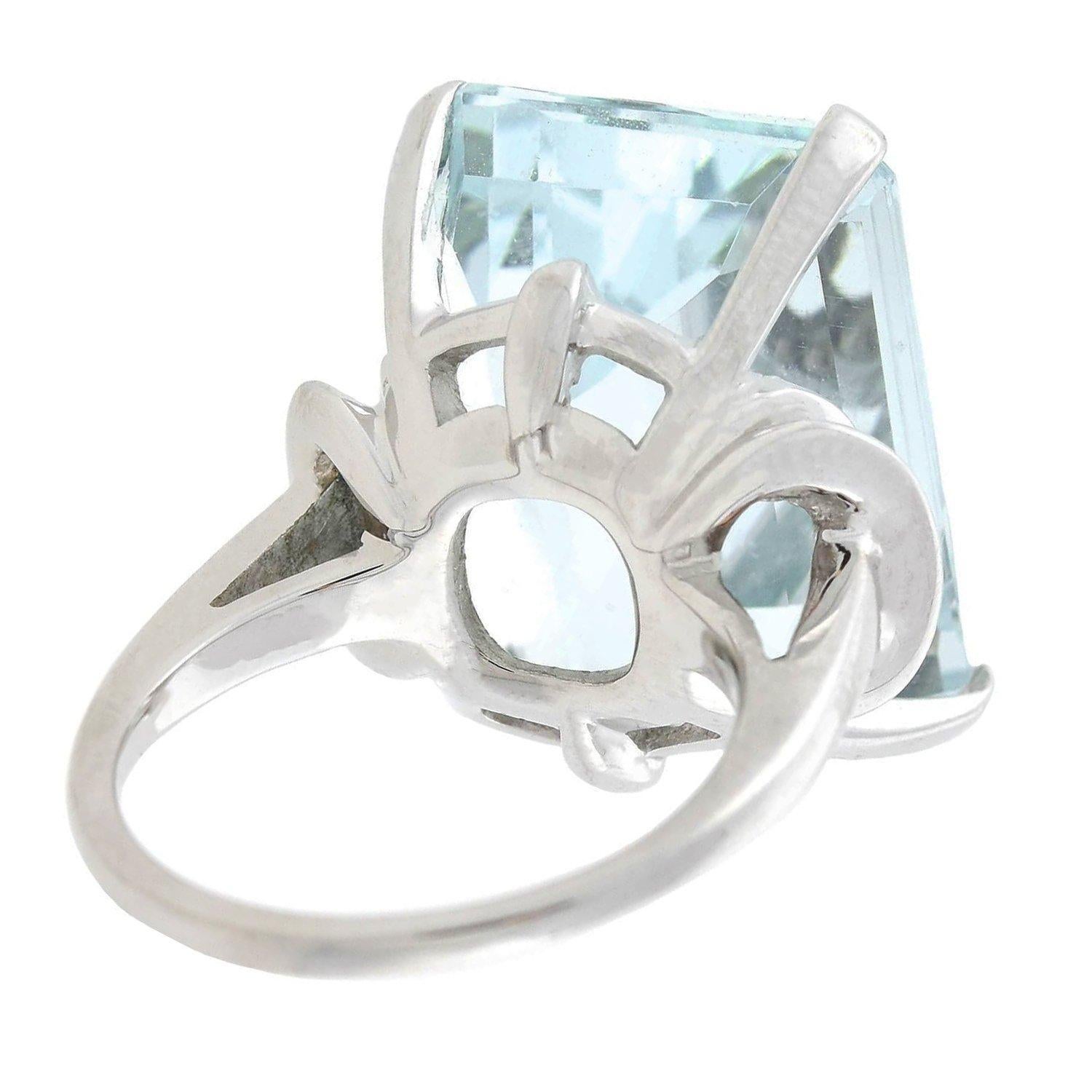 Retro 21+ Carat Aquamarine Cocktail Ring In Good Condition In Narberth, PA