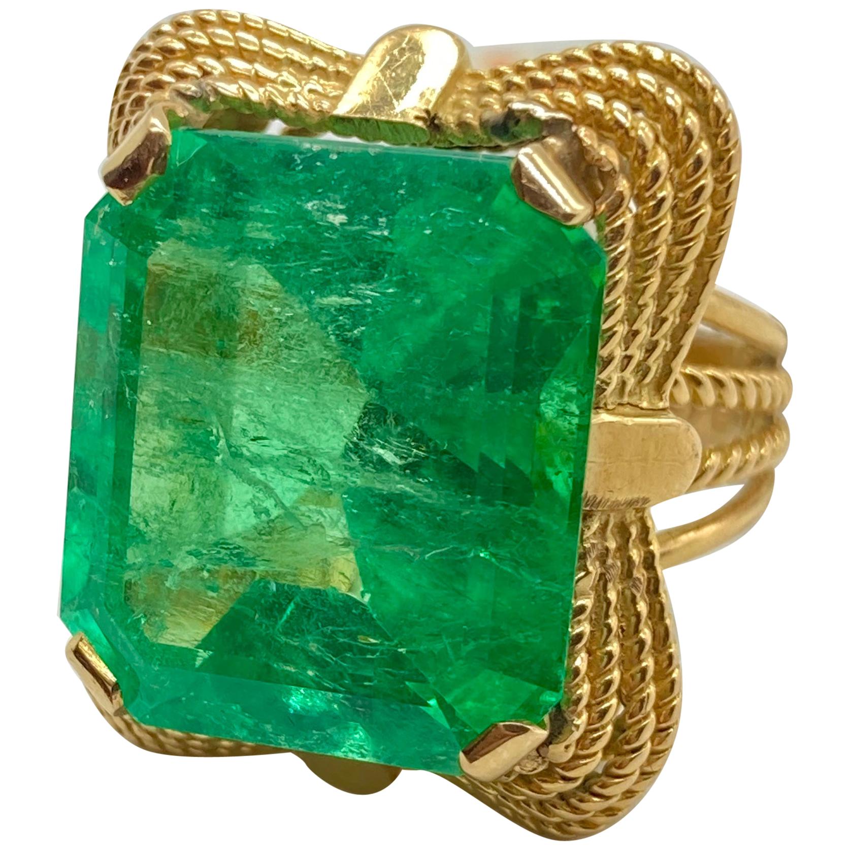 Retro 21.26 Carat Emerald Yellow Gold Cocktail Ring