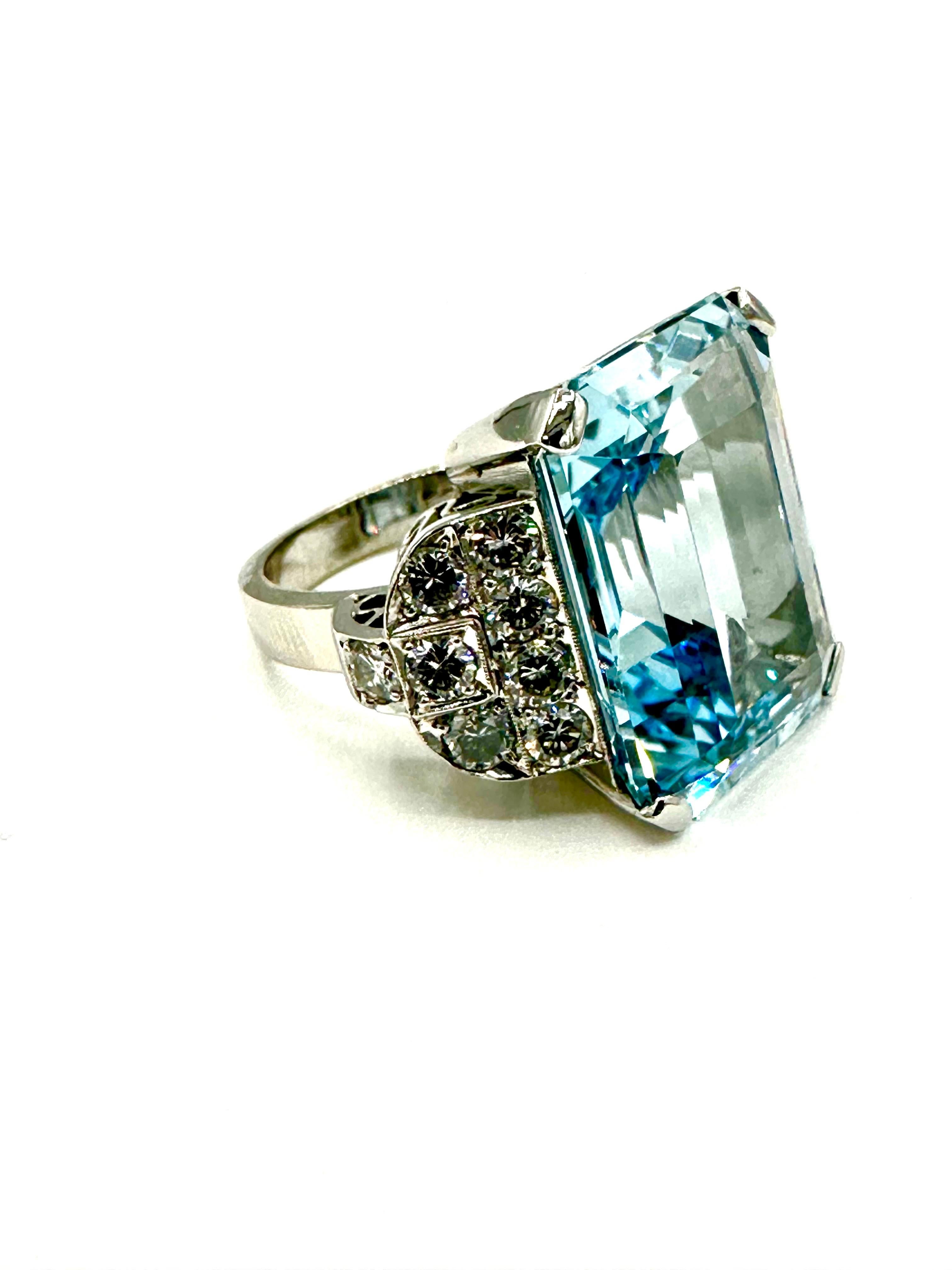 Women's or Men's Retro 21.67 Carats Emerald Cut Aquamarine and Diamond Platinum Cocktail Ring For Sale